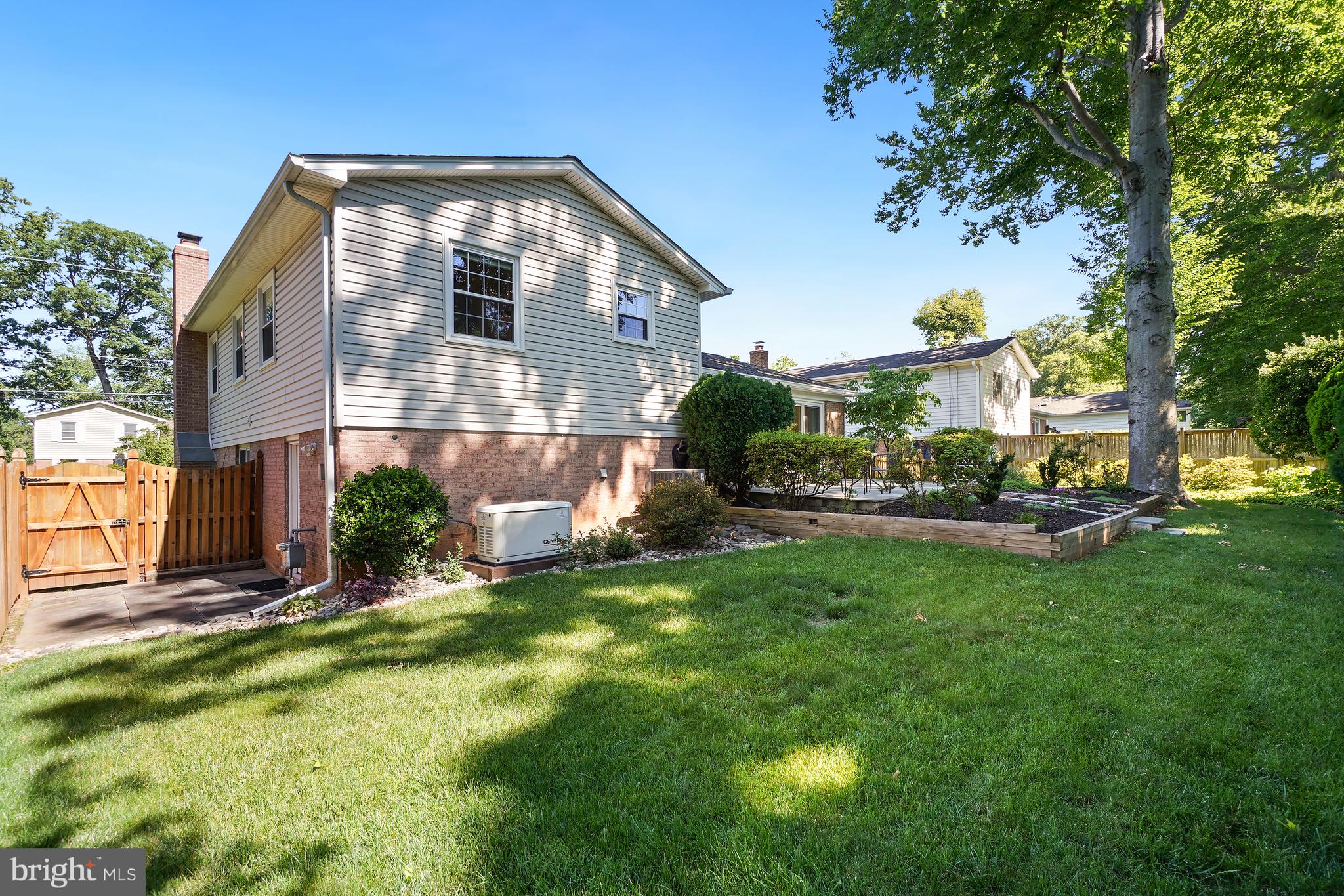 MANOR WOODS - Residential
