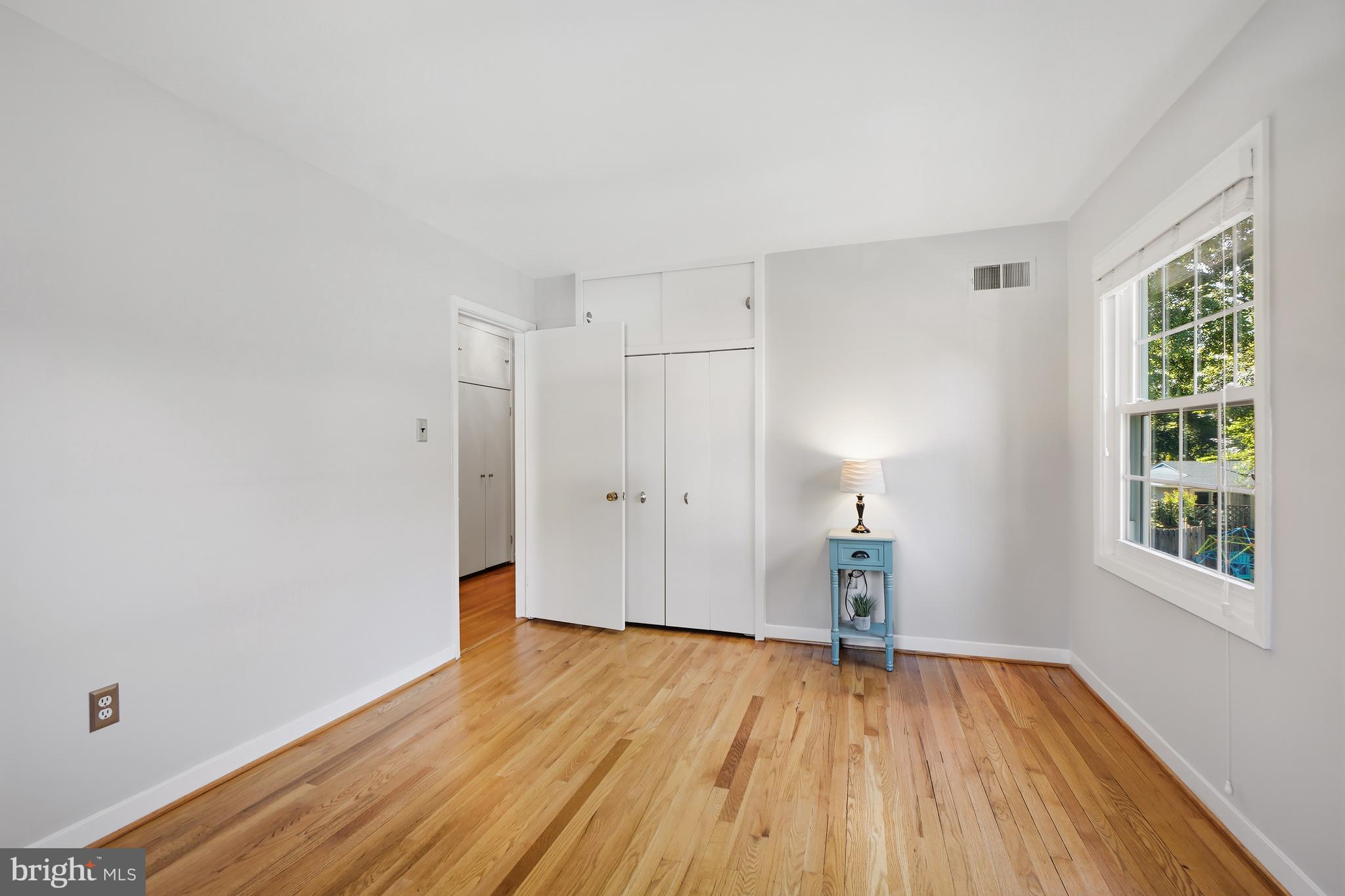 MANOR WOODS - Residential