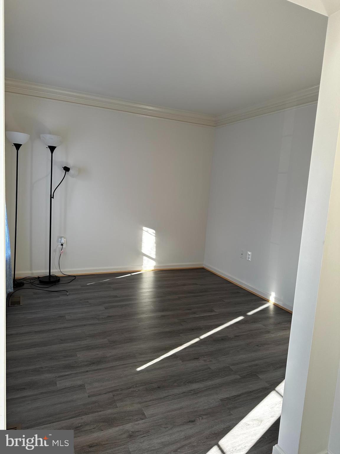 WESTBURY - Residential Lease