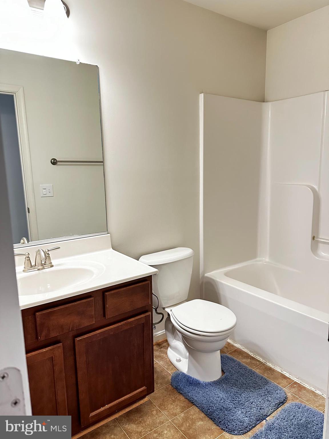 WESTBURY - Residential Lease