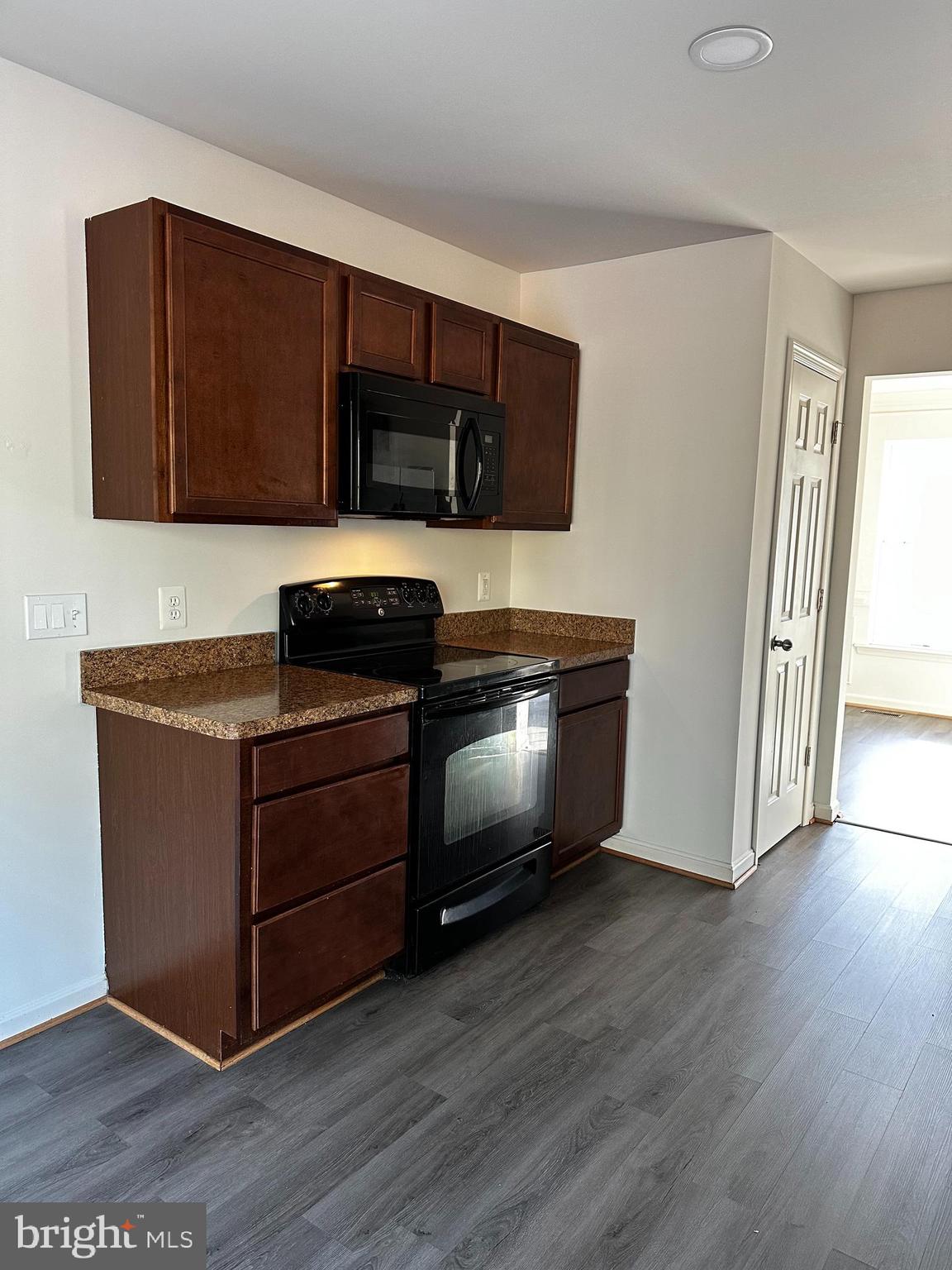 WESTBURY - Residential Lease