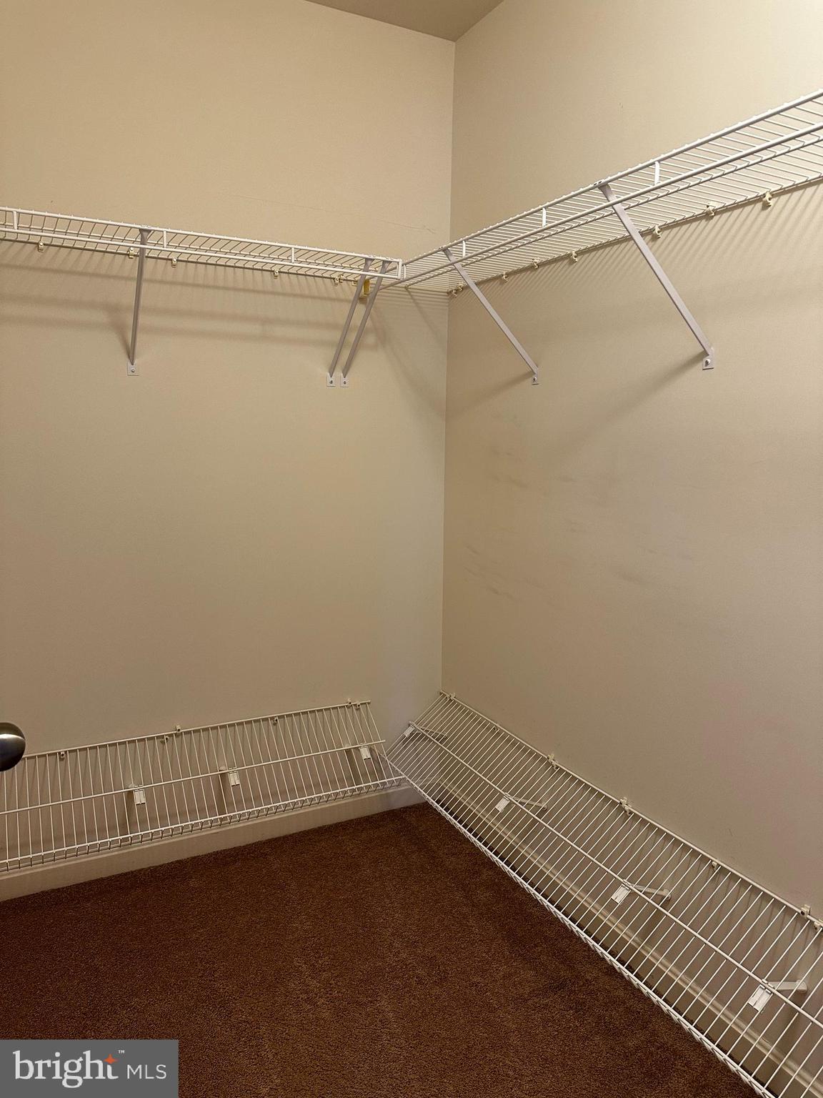 WESTBURY - Residential Lease