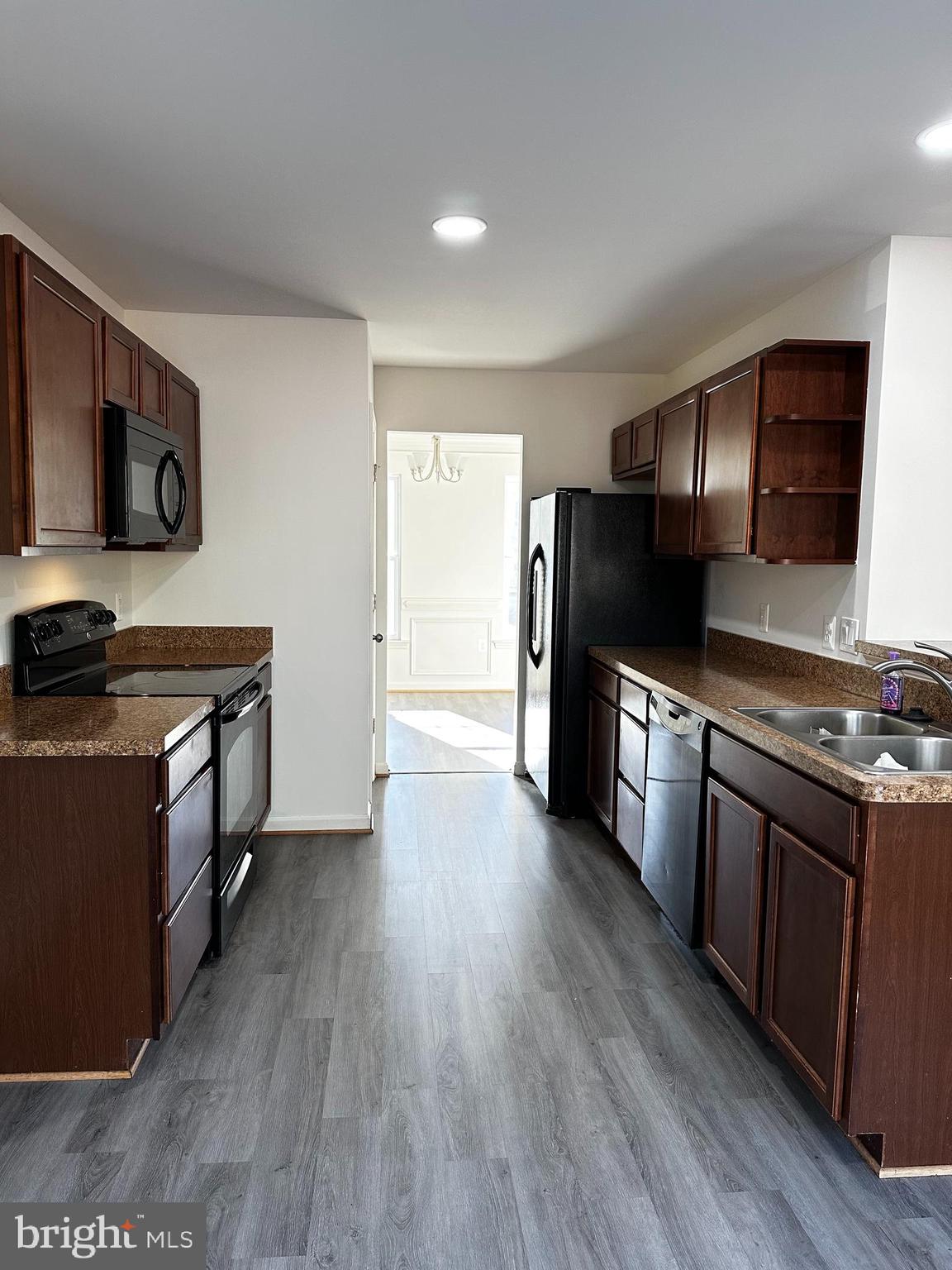 WESTBURY - Residential Lease