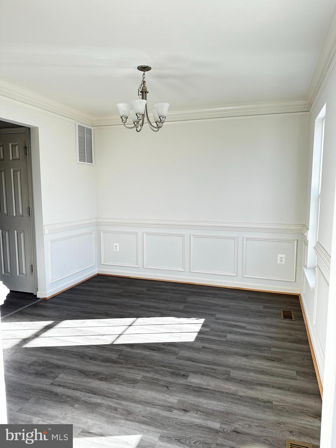 WESTBURY - Residential Lease