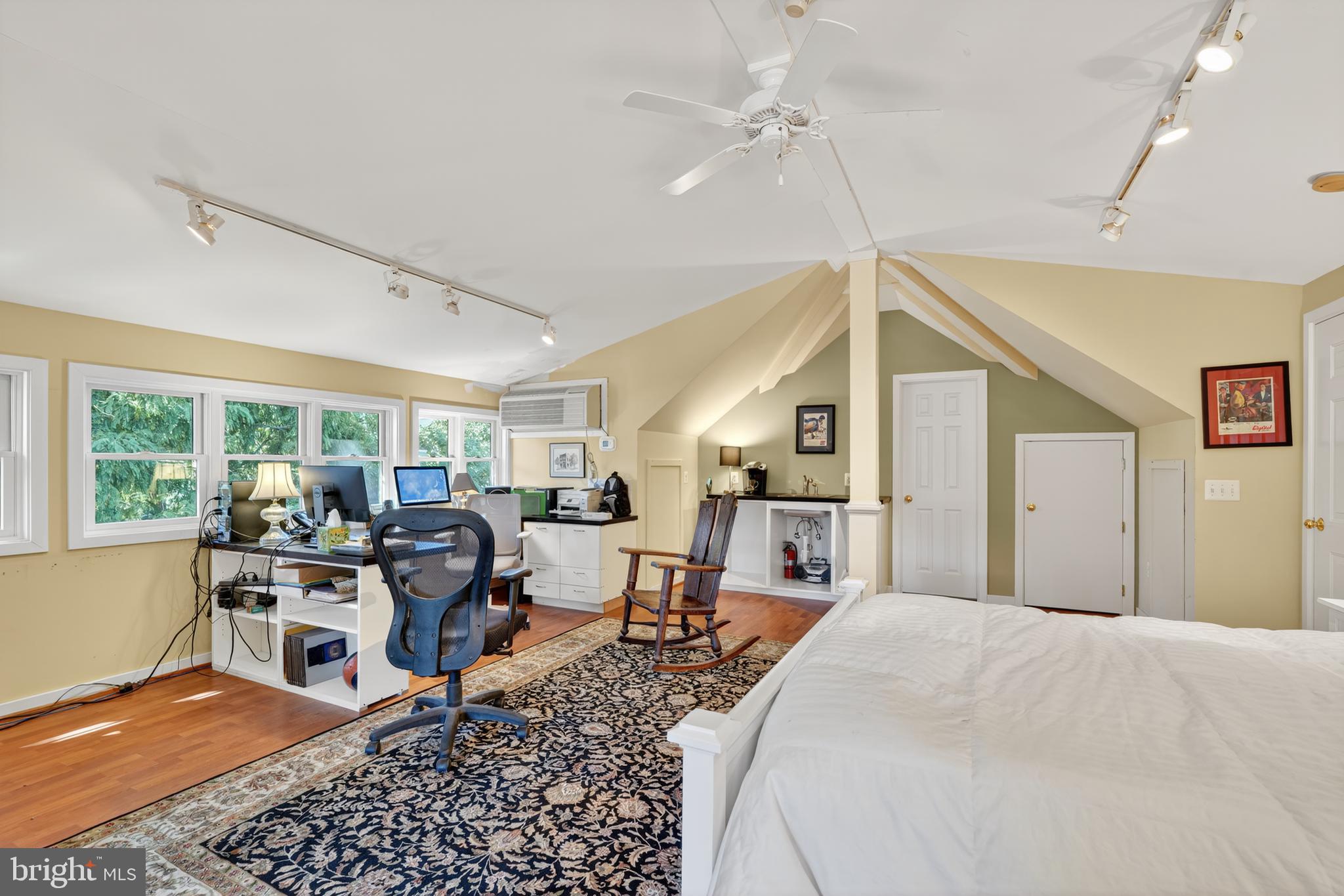 DEL RAY - Commercial Sale