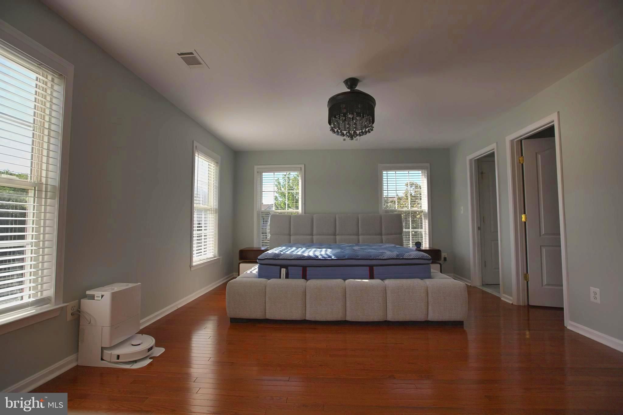 BROADLANDS - Residential