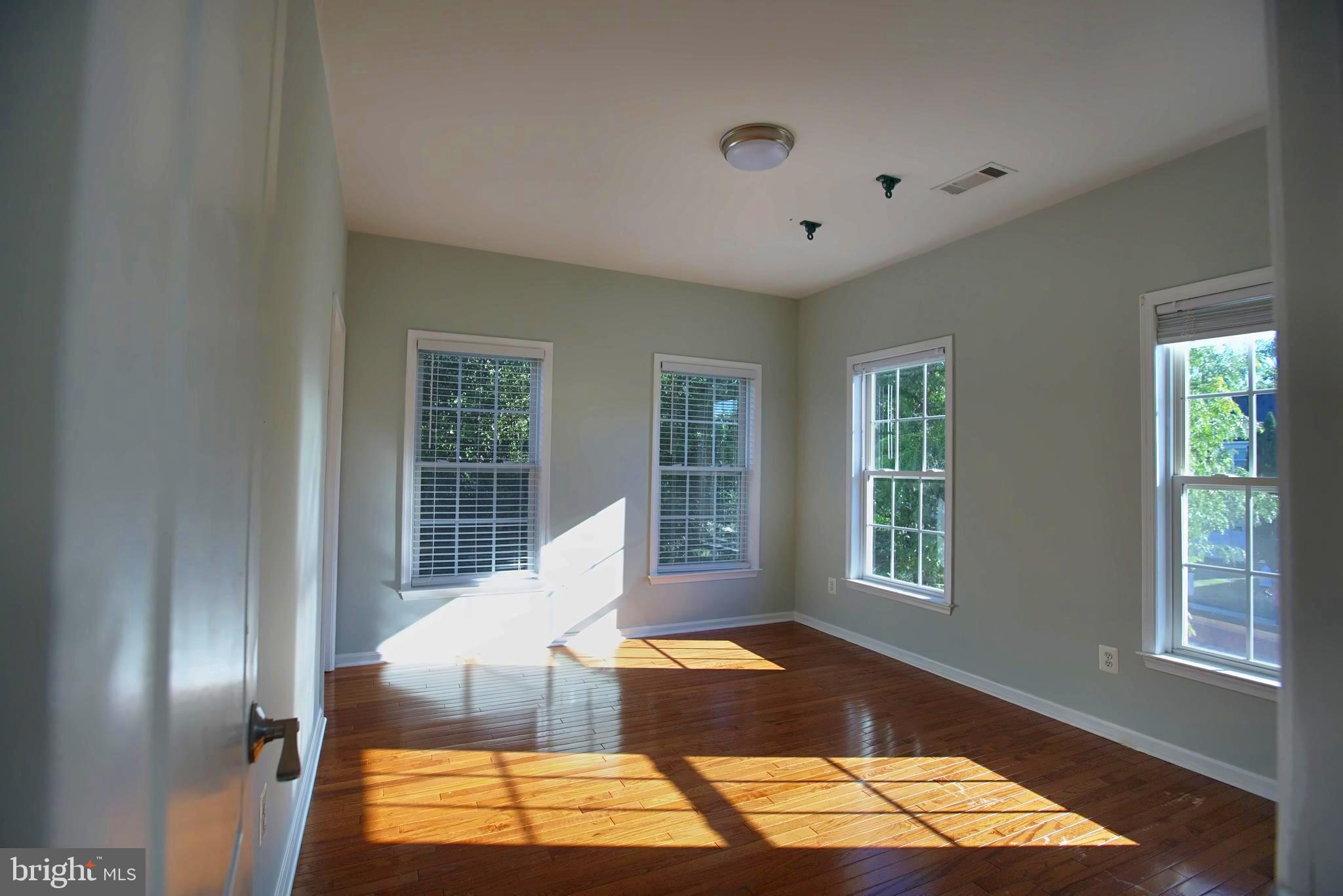 BROADLANDS - Residential