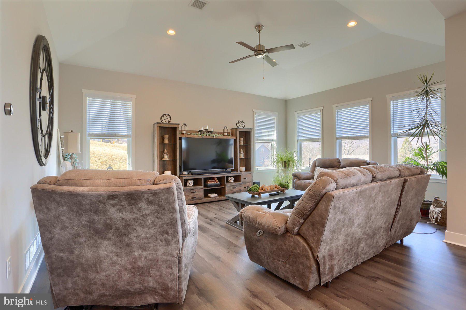 ROCKVILLE ESTATES - Residential