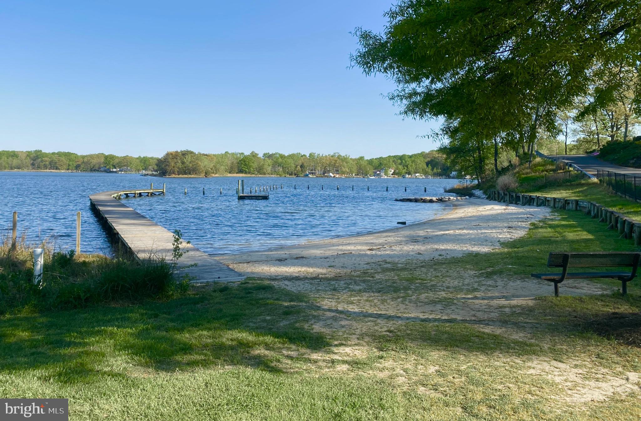 WOODLAND BEACH - Residential