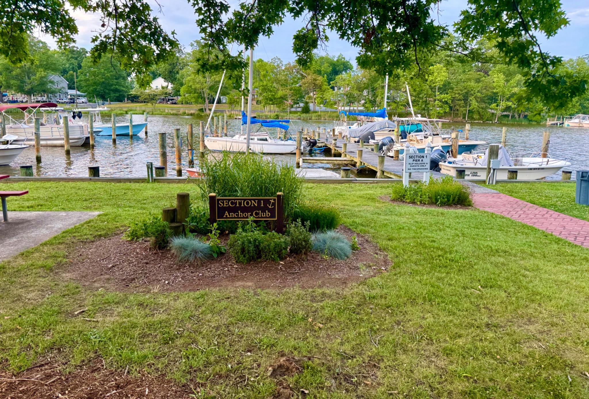 WOODLAND BEACH - Residential