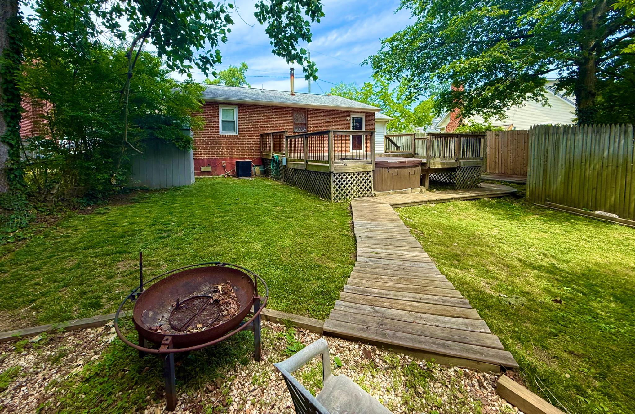 WOODLAND BEACH - Residential