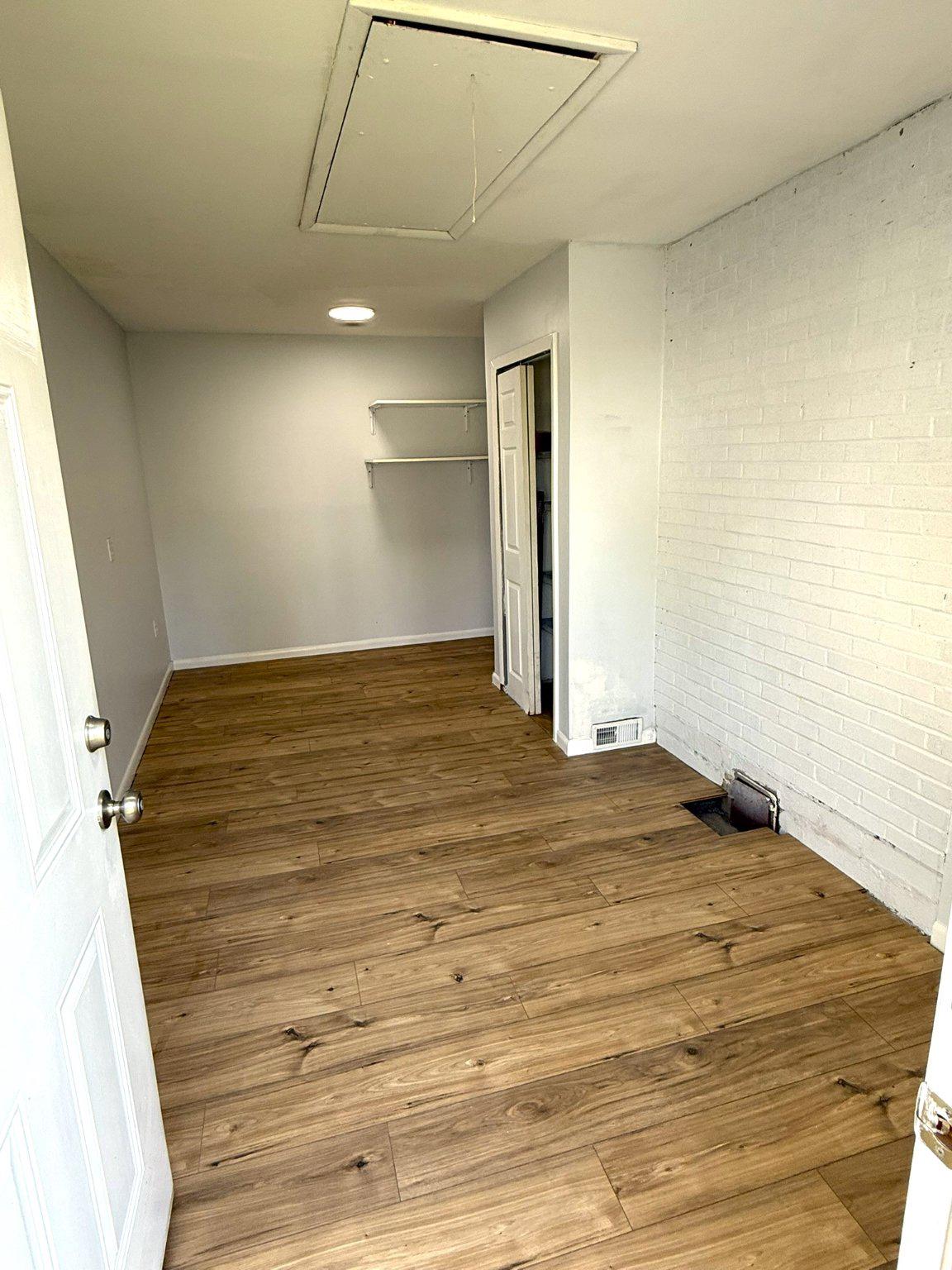 WOODLAND BEACH - Residential