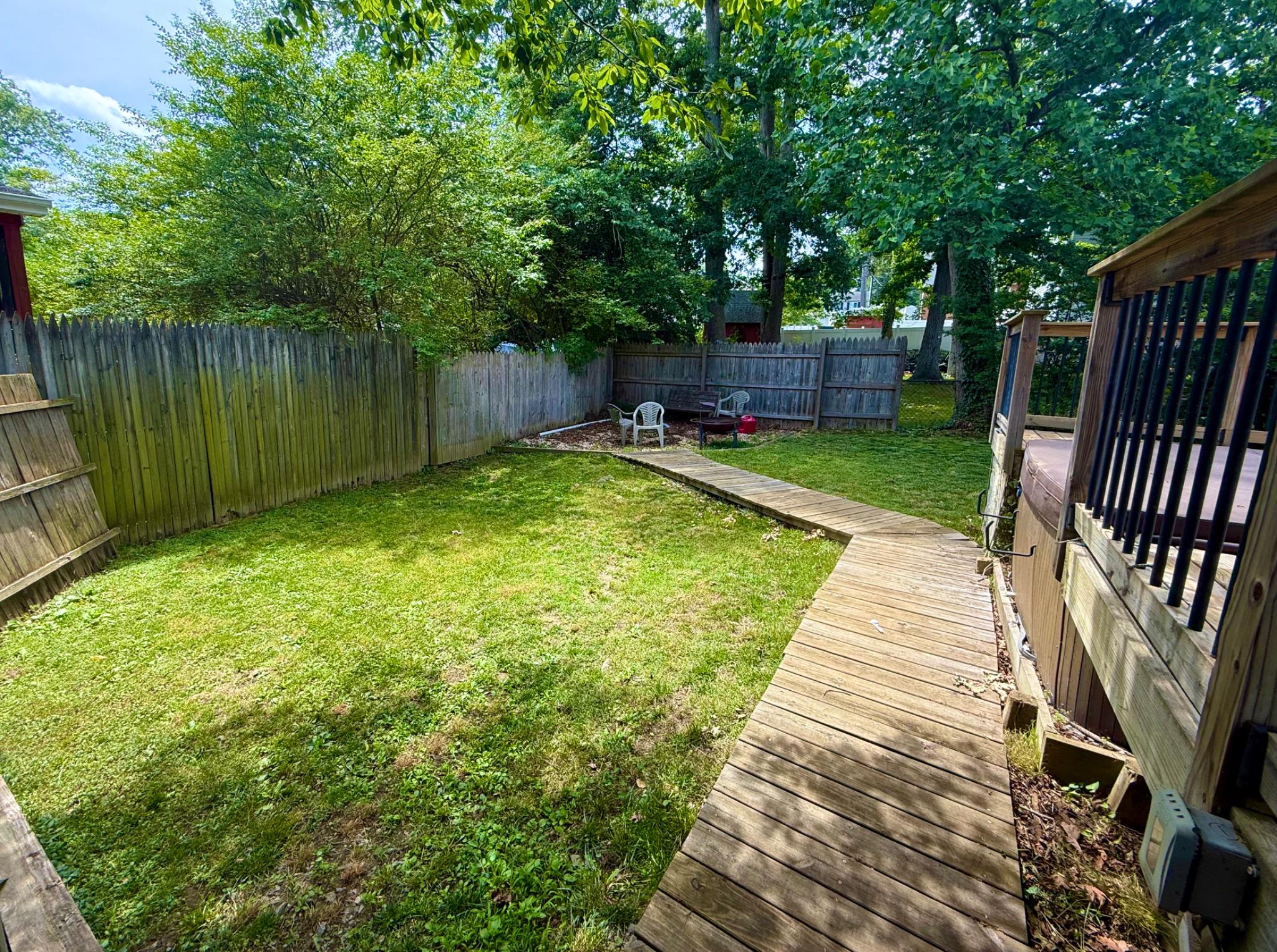 WOODLAND BEACH - Residential