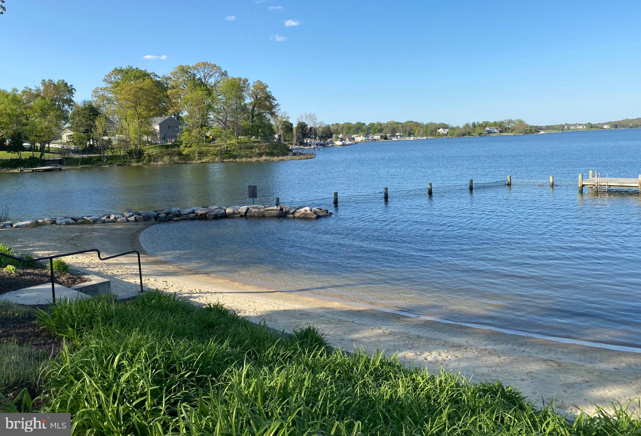 WOODLAND BEACH - Residential