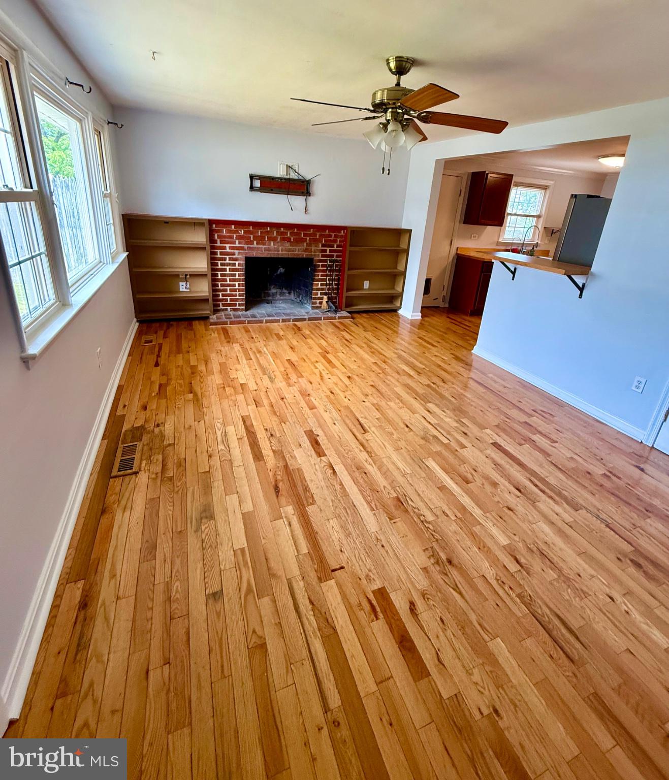 WOODLAND BEACH - Residential