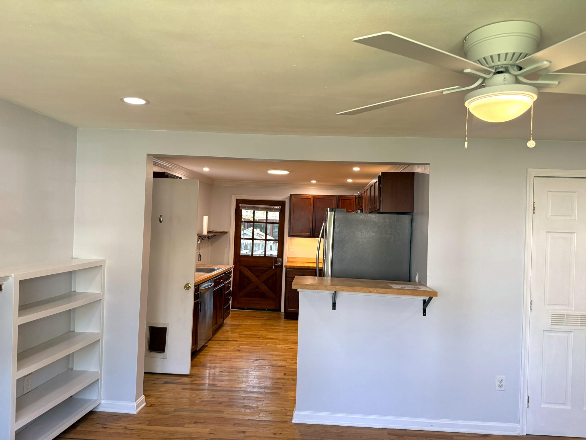 WOODLAND BEACH - Residential