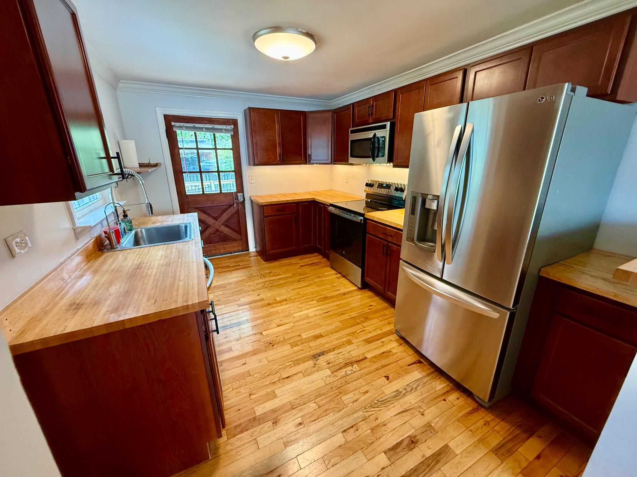 WOODLAND BEACH - Residential