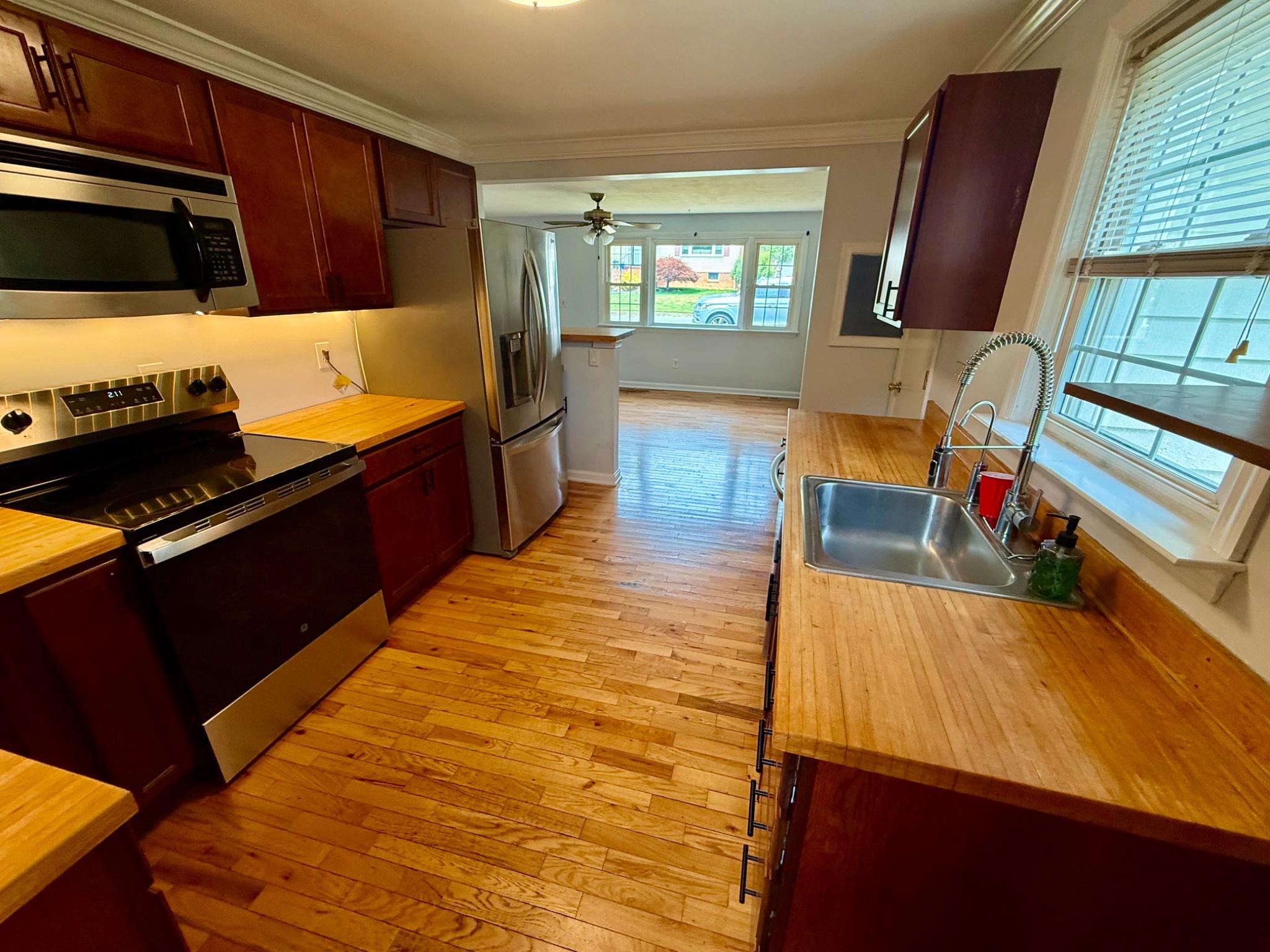 WOODLAND BEACH - Residential