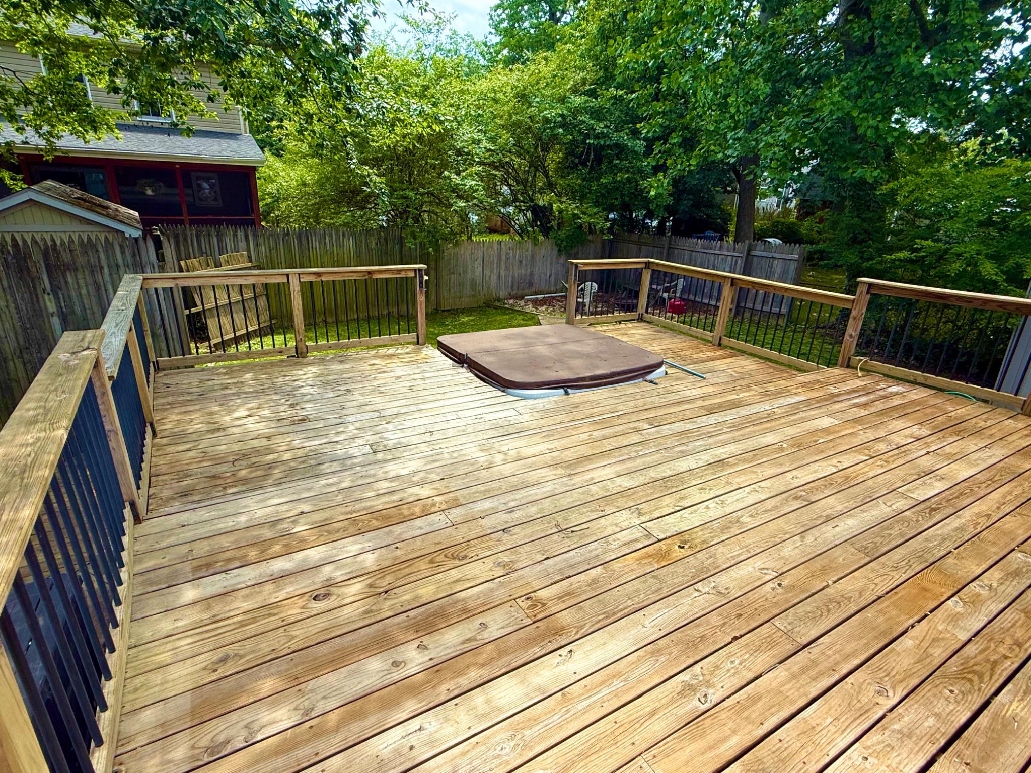 WOODLAND BEACH - Residential