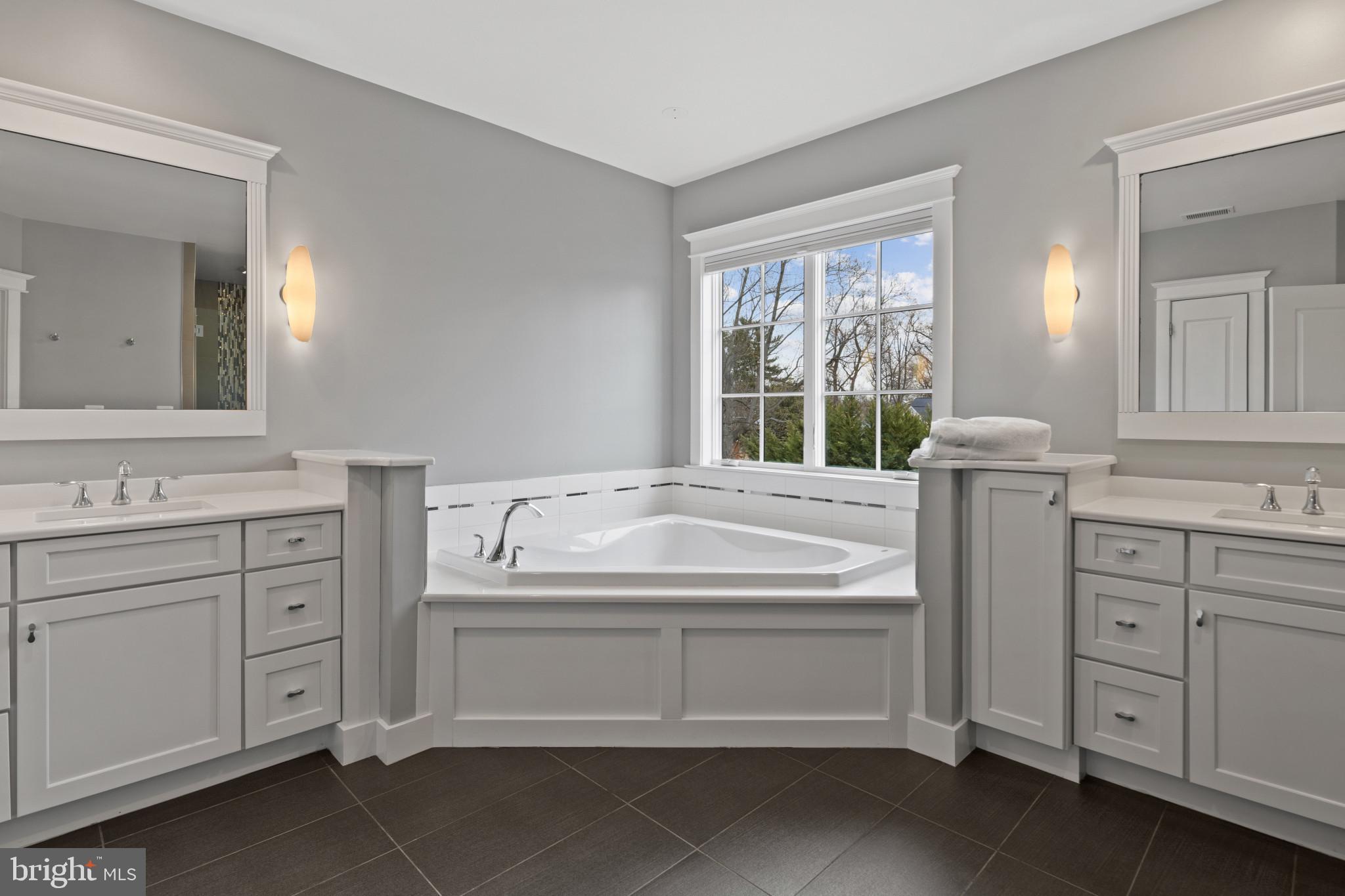 OAKWOOD KNOLLS - Residential