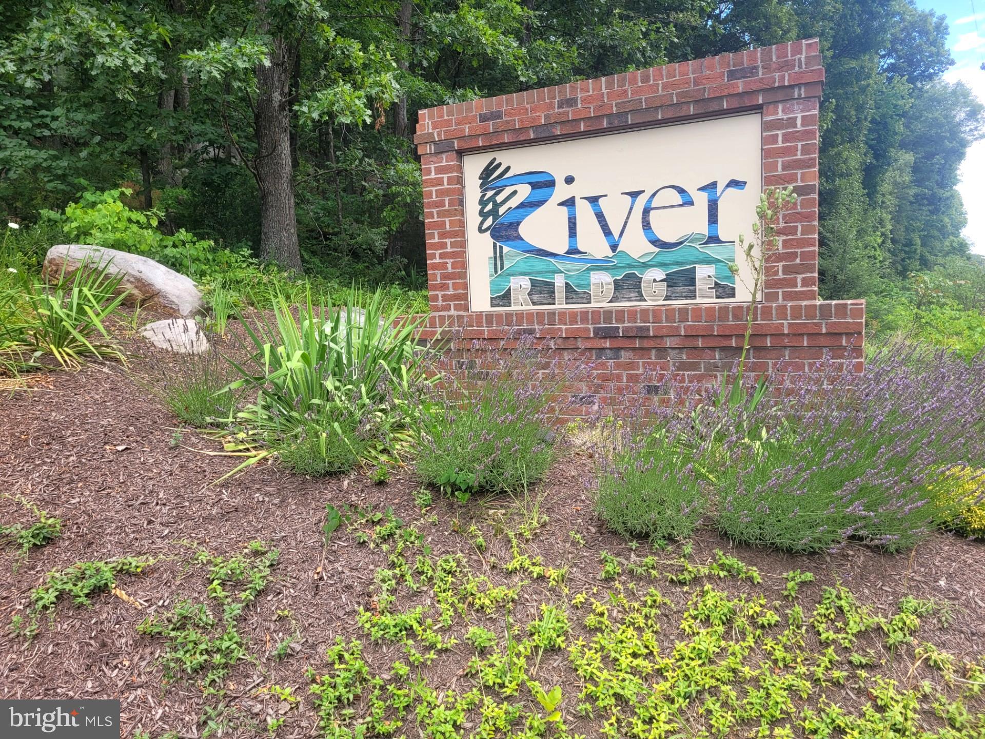 RIVER RIDGE - Land
