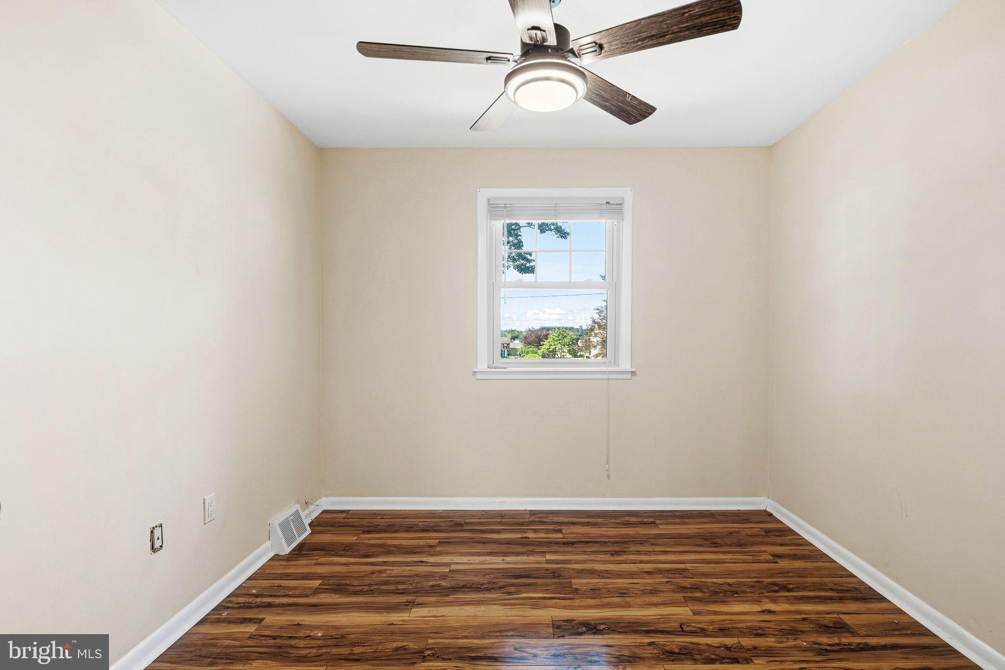 HORSHAM MEADOWS - Residential