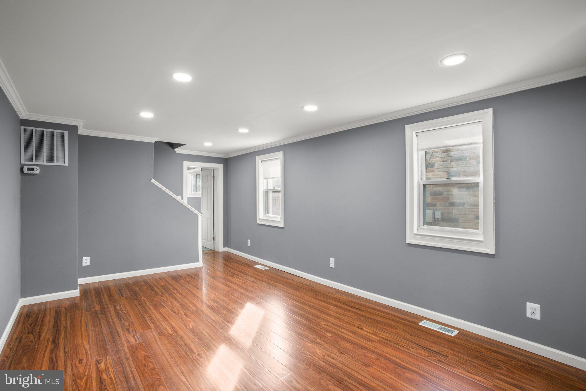 ROCKLEIGH COURT - Residential