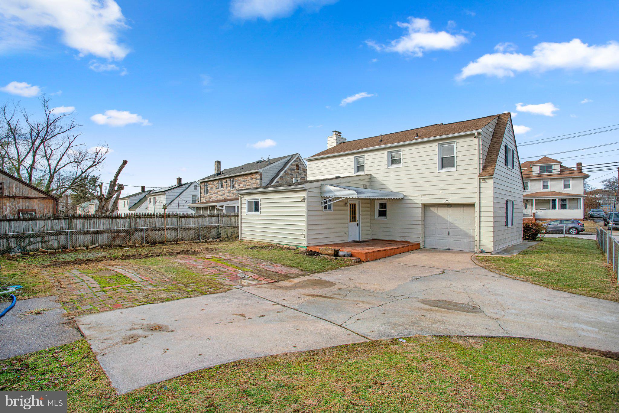 ROCKLEIGH COURT - Residential