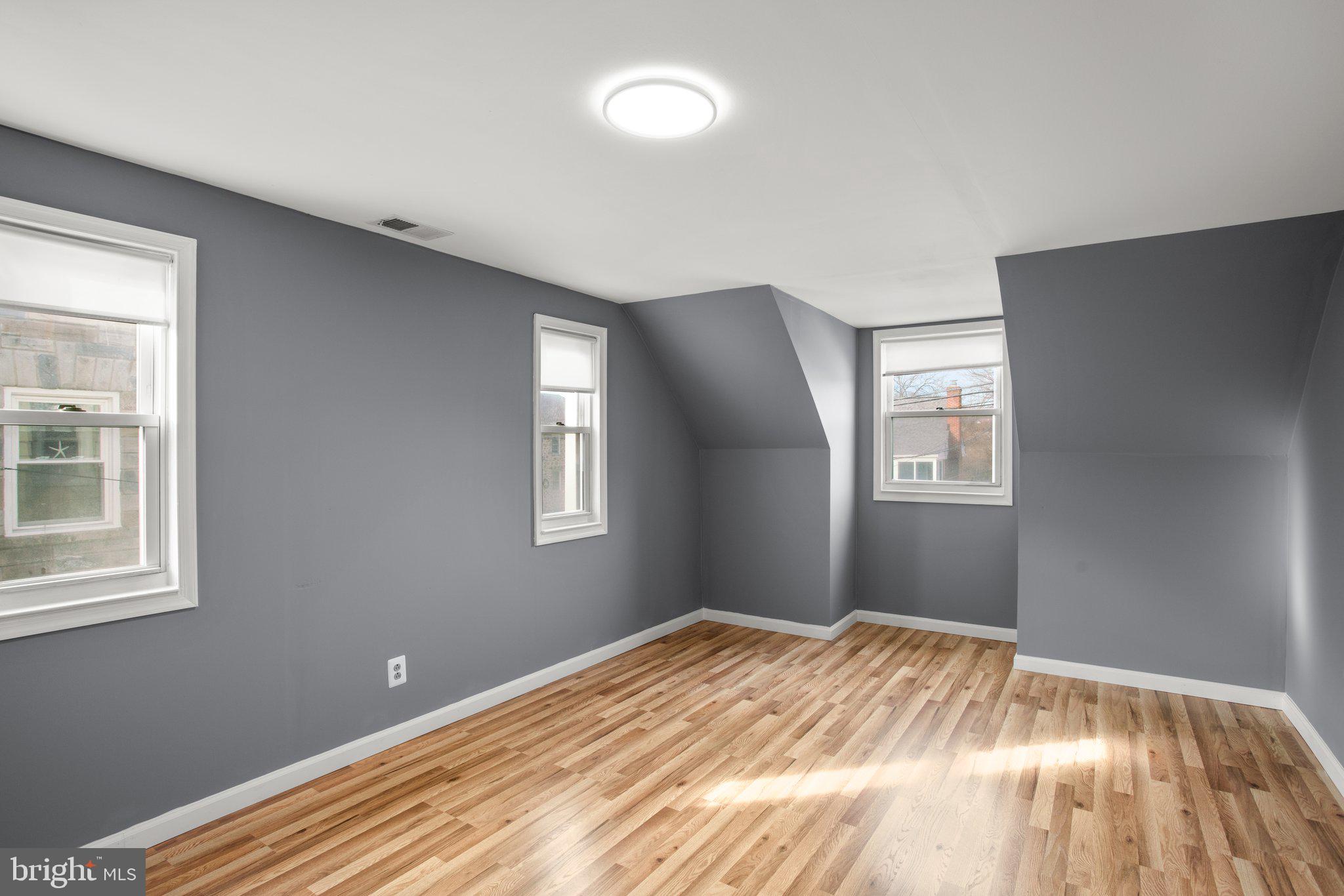 ROCKLEIGH COURT - Residential