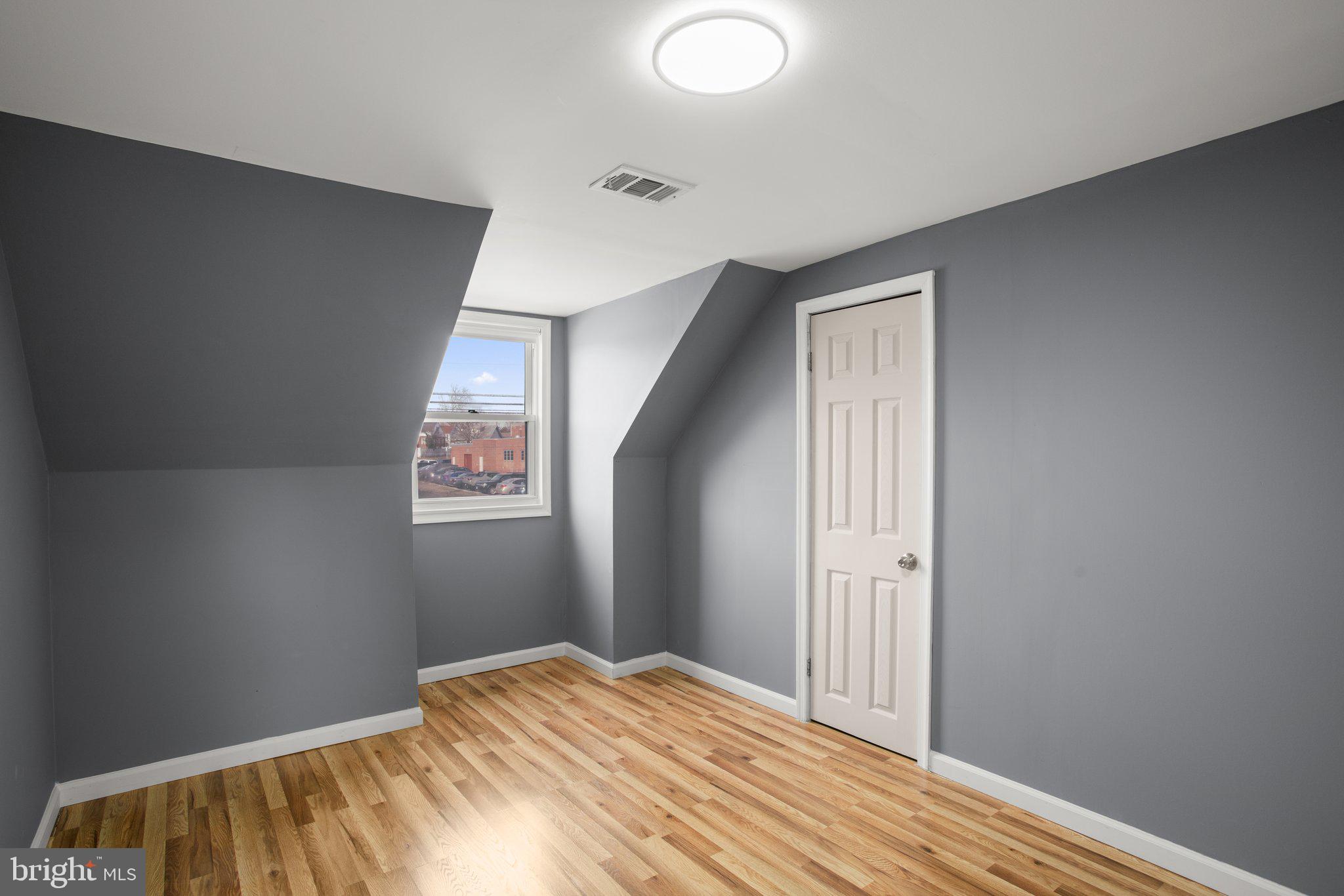 ROCKLEIGH COURT - Residential