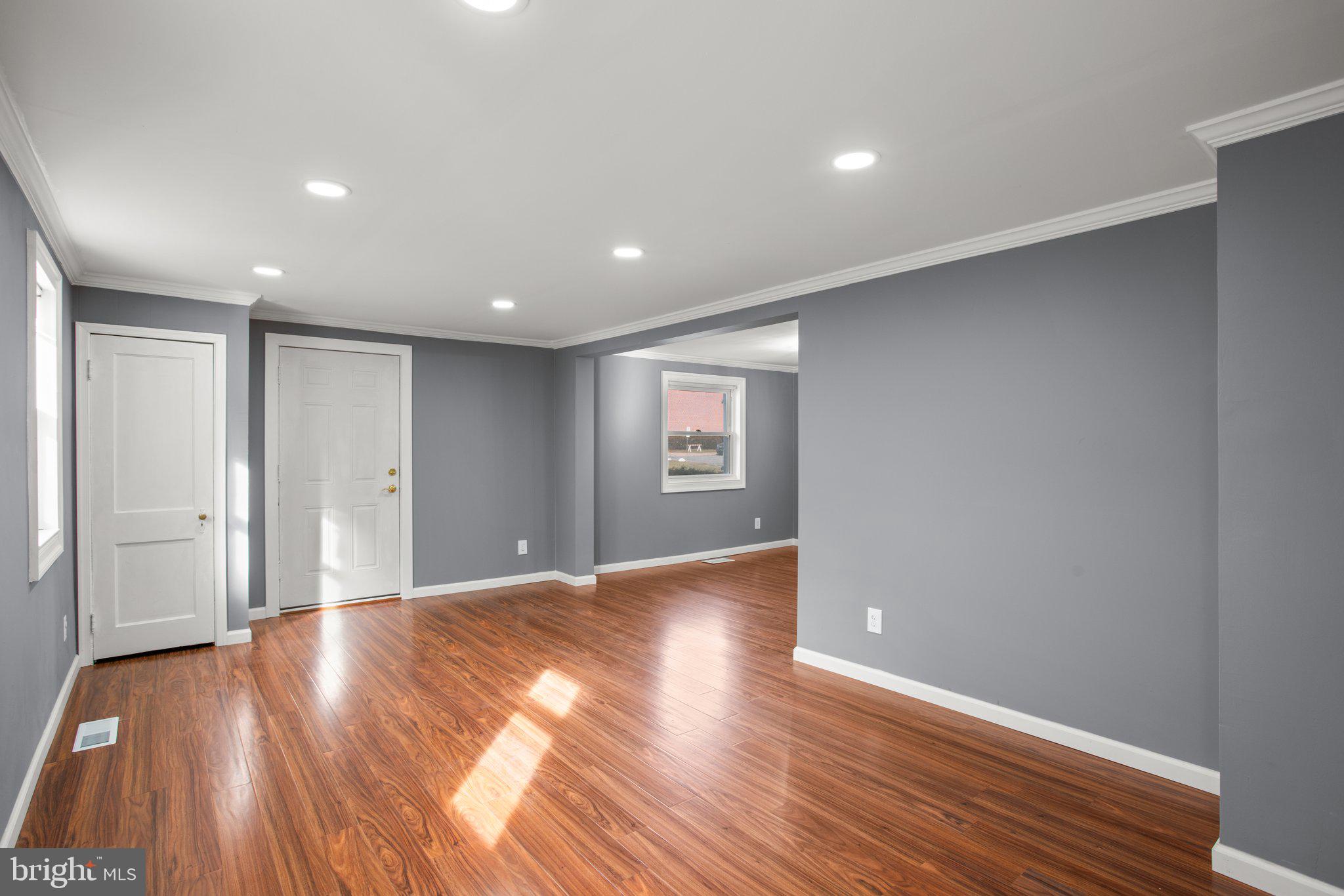 ROCKLEIGH COURT - Residential