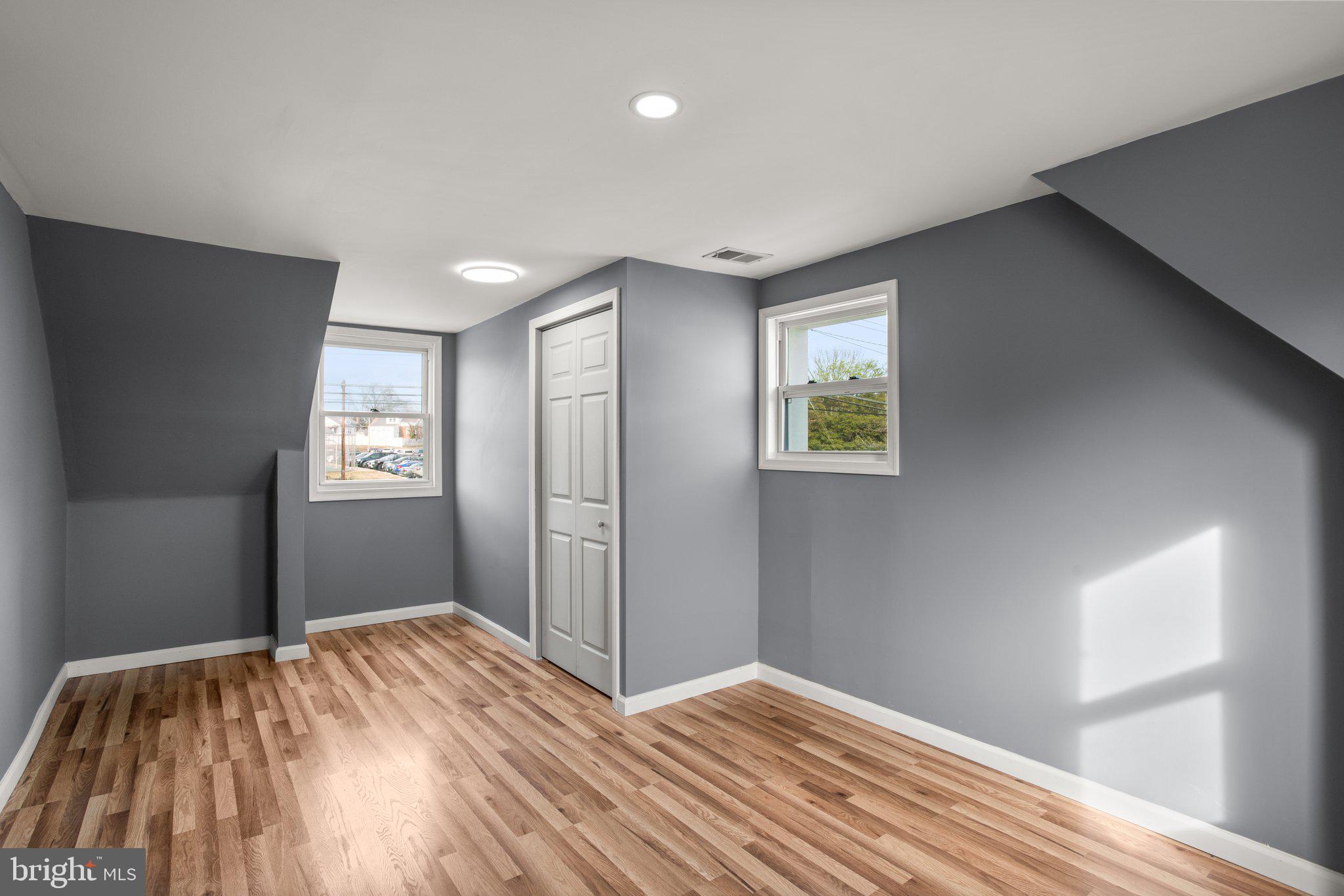 ROCKLEIGH COURT - Residential