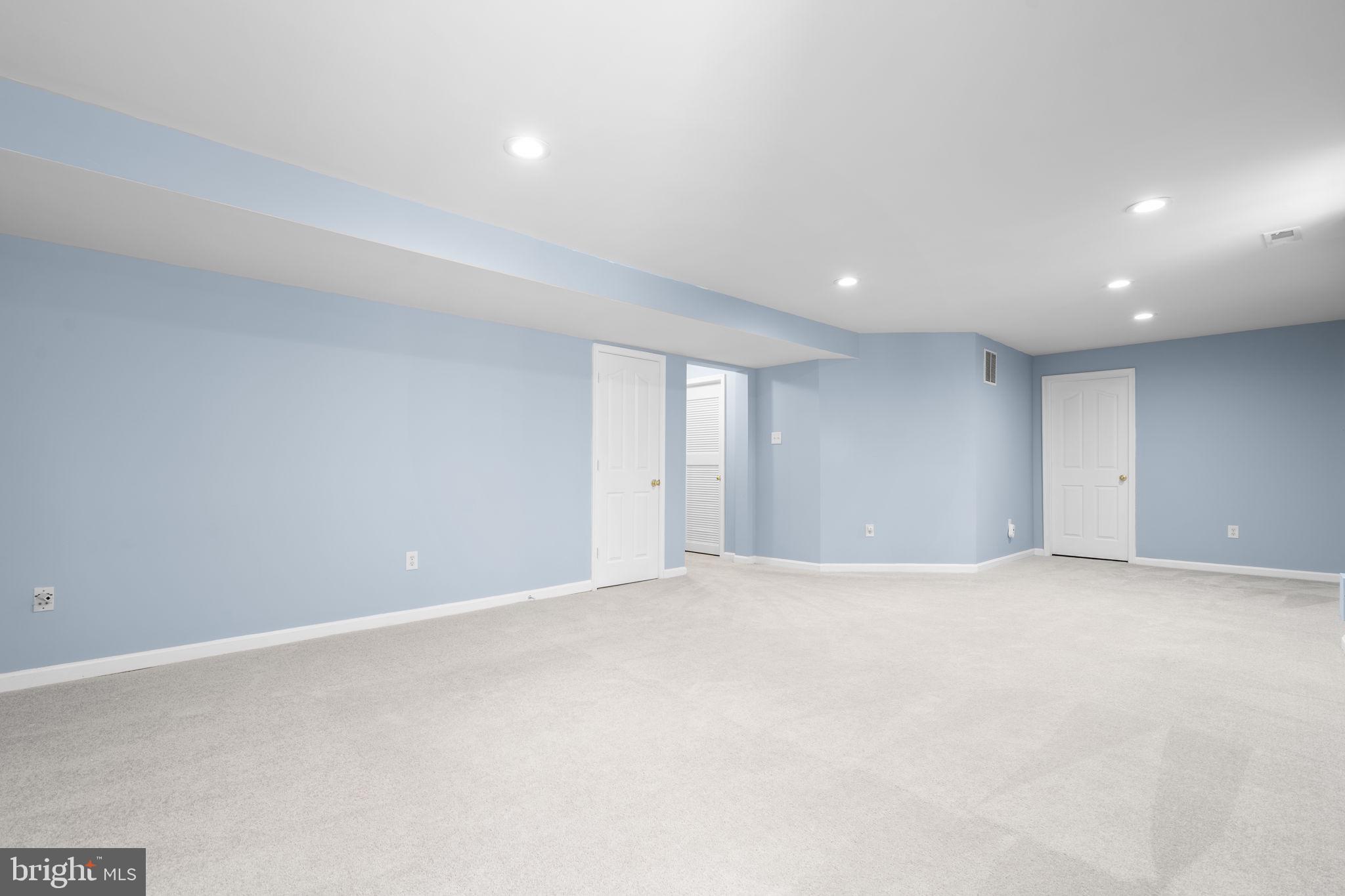 KINGSVIEW VILLAGE - Residential