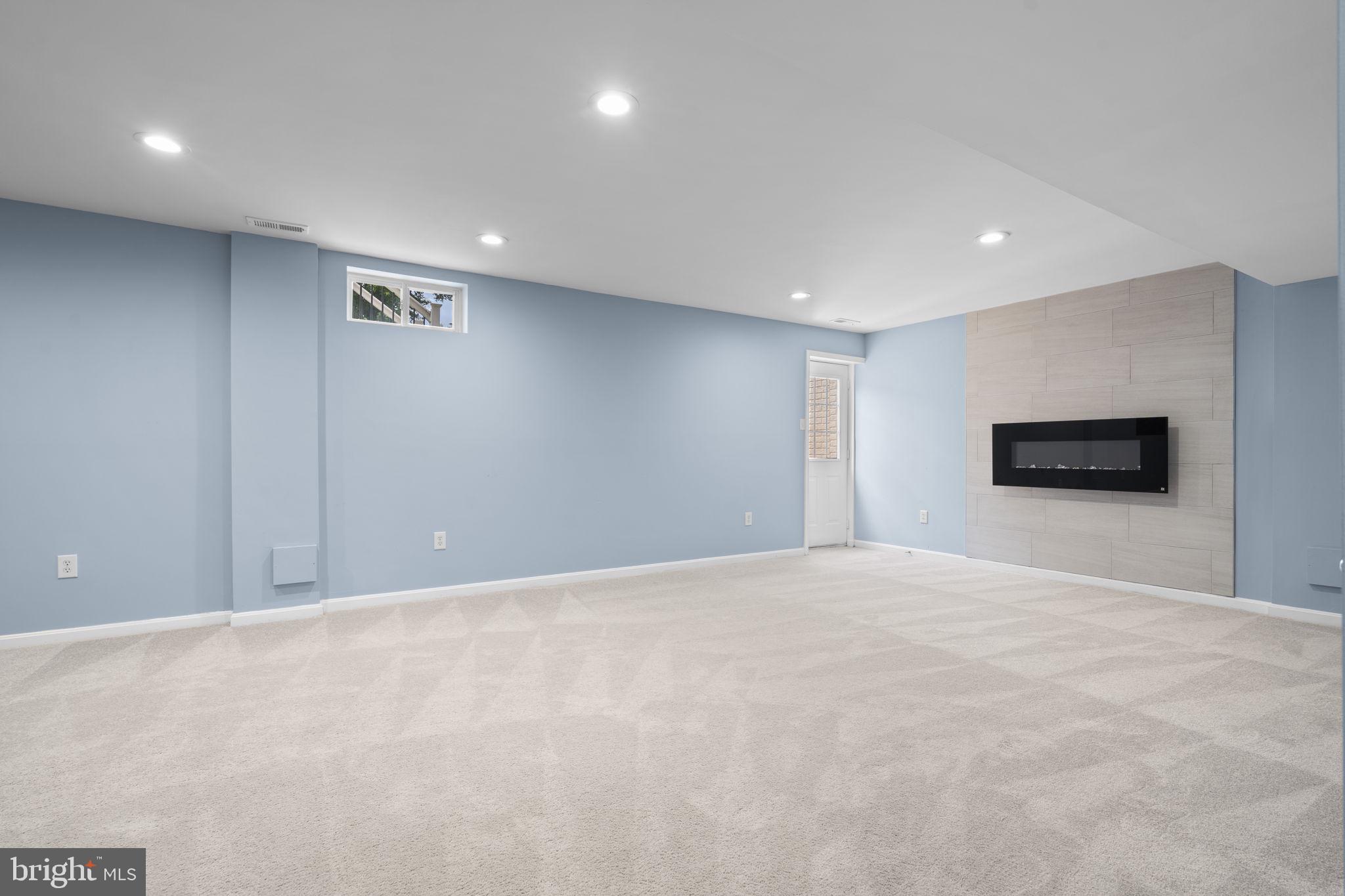 KINGSVIEW VILLAGE - Residential