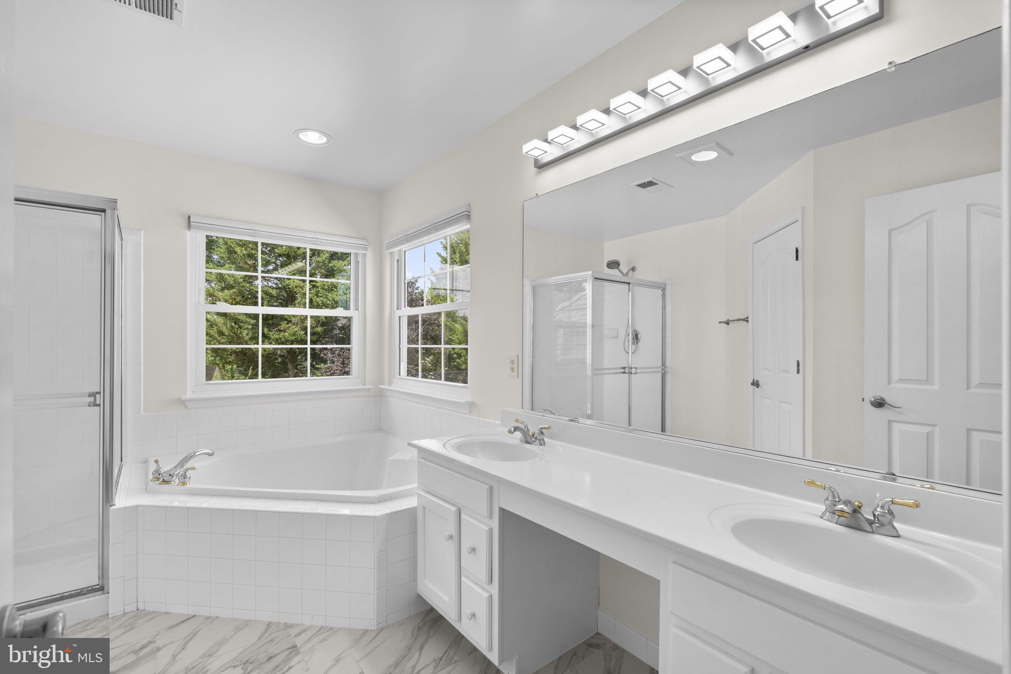 KINGSVIEW VILLAGE - Residential