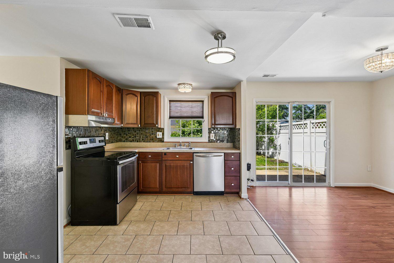 MAPLE RIDGE - Residential