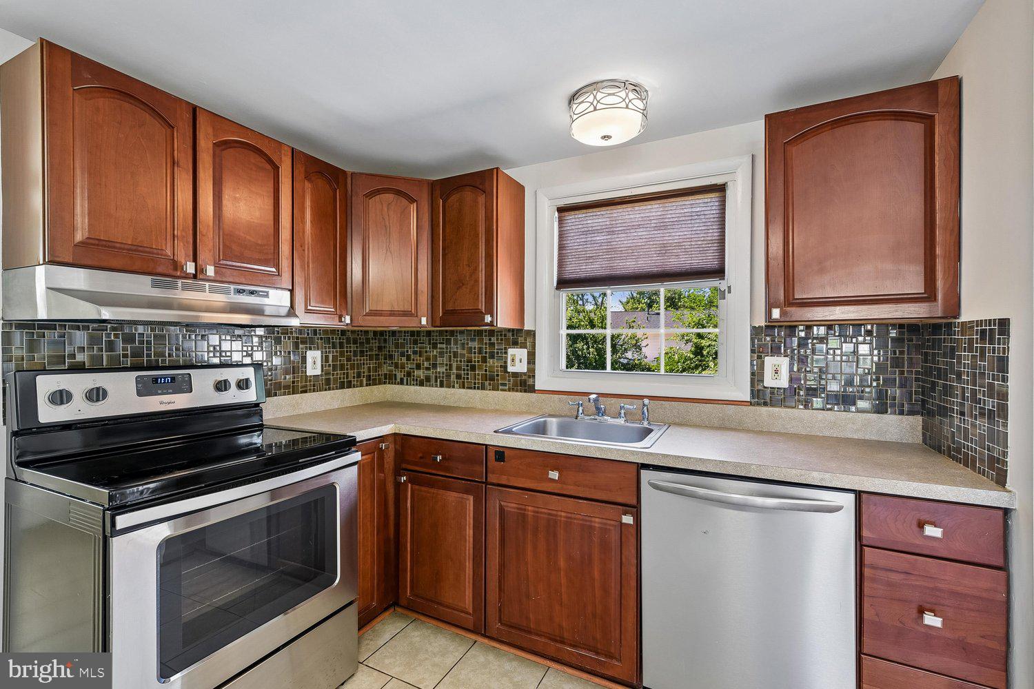 MAPLE RIDGE - Residential
