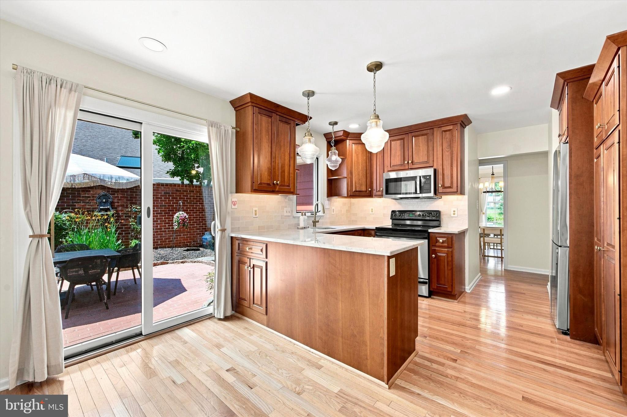 DEERFIELD KNOLL - Residential