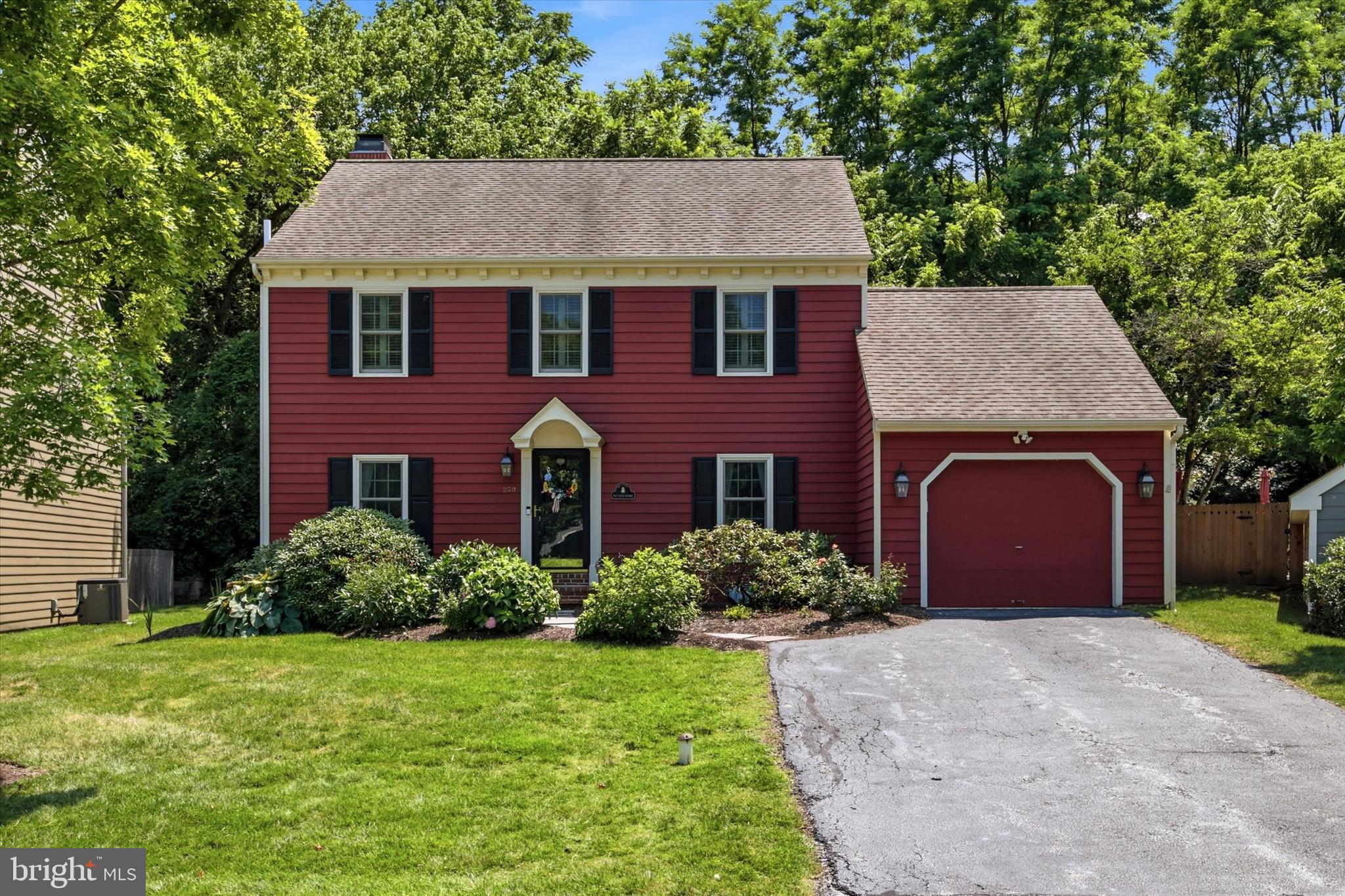 DEERFIELD KNOLL - Residential