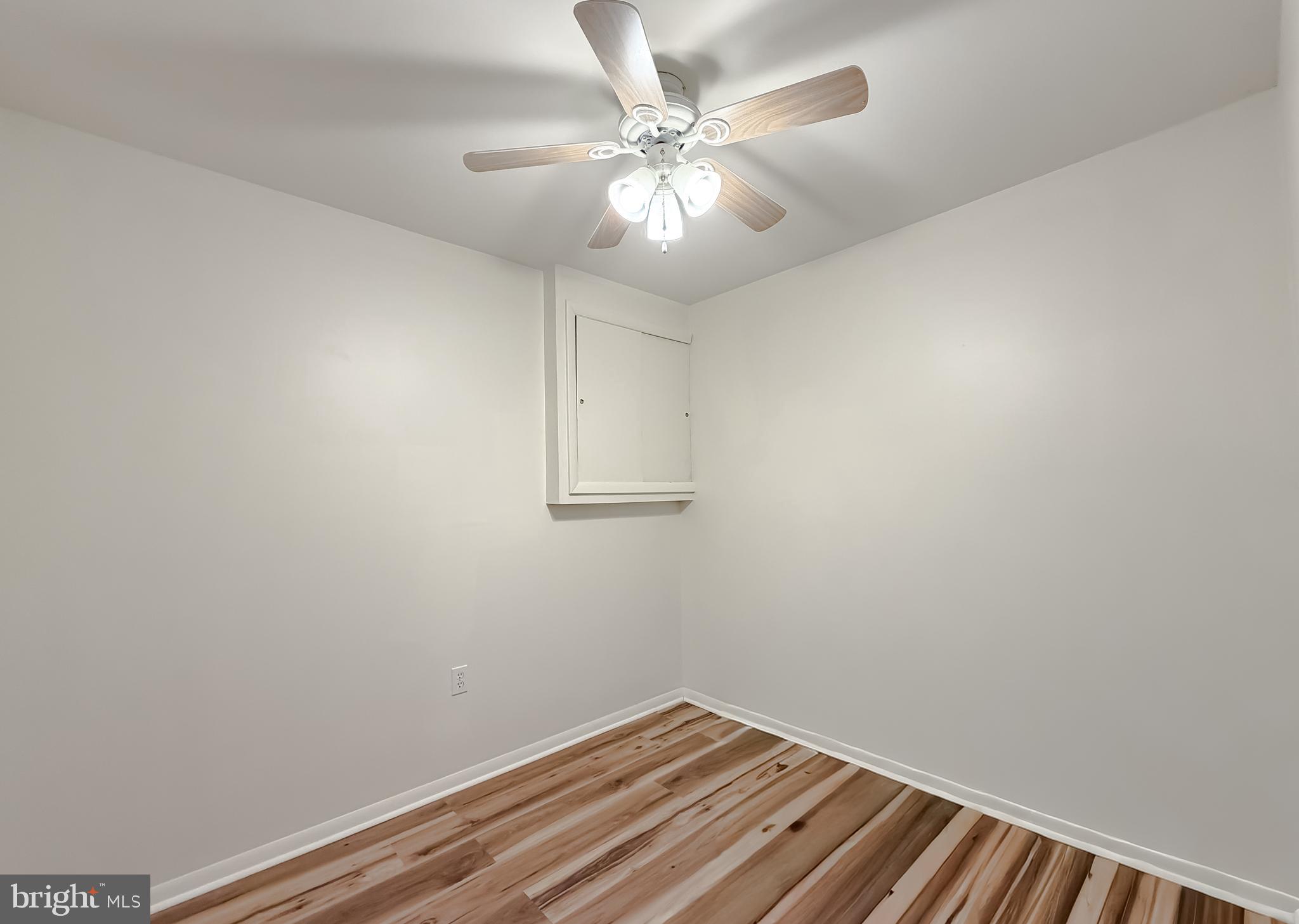 POPLAR WOODS - Residential