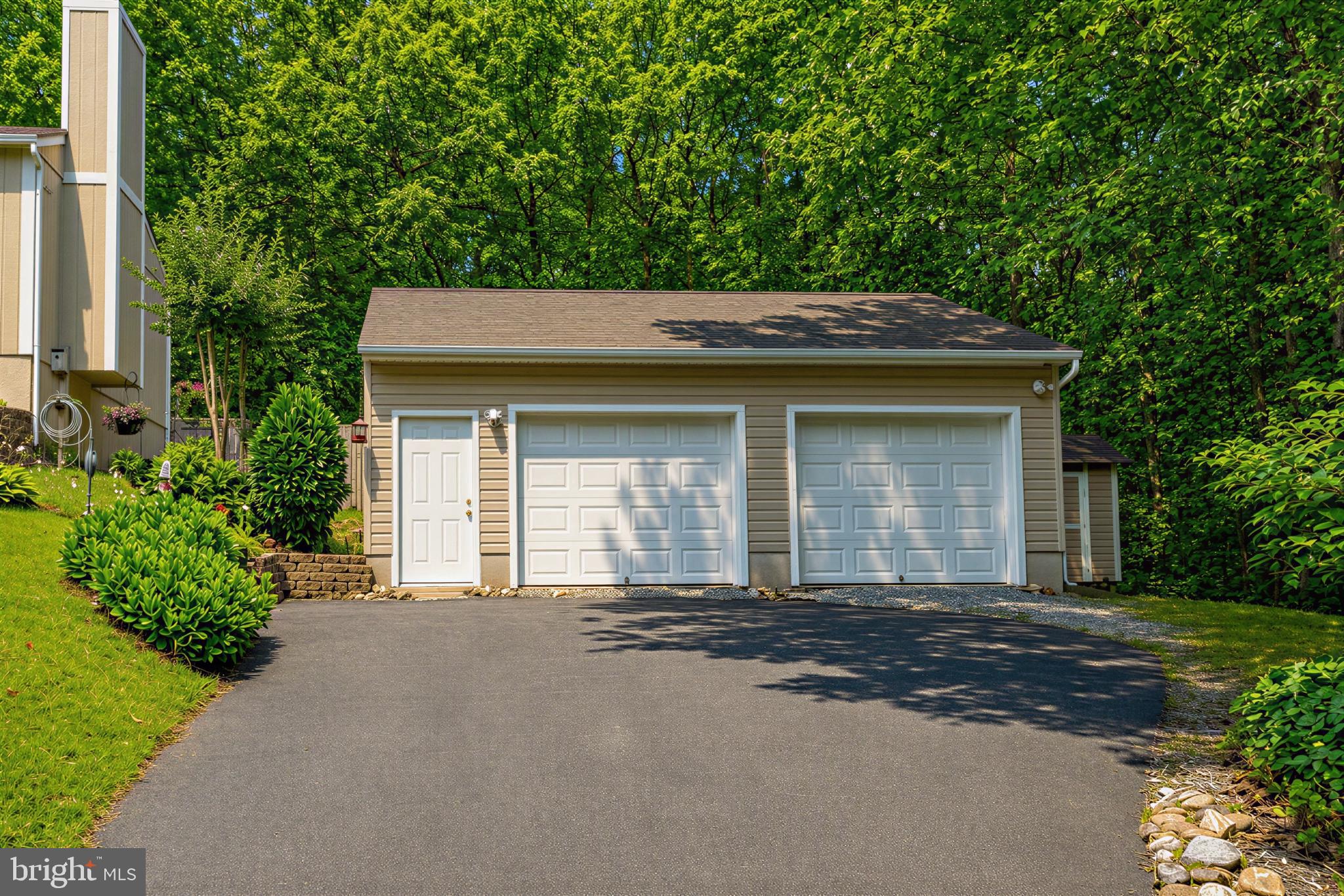 POPLAR WOODS - Residential
