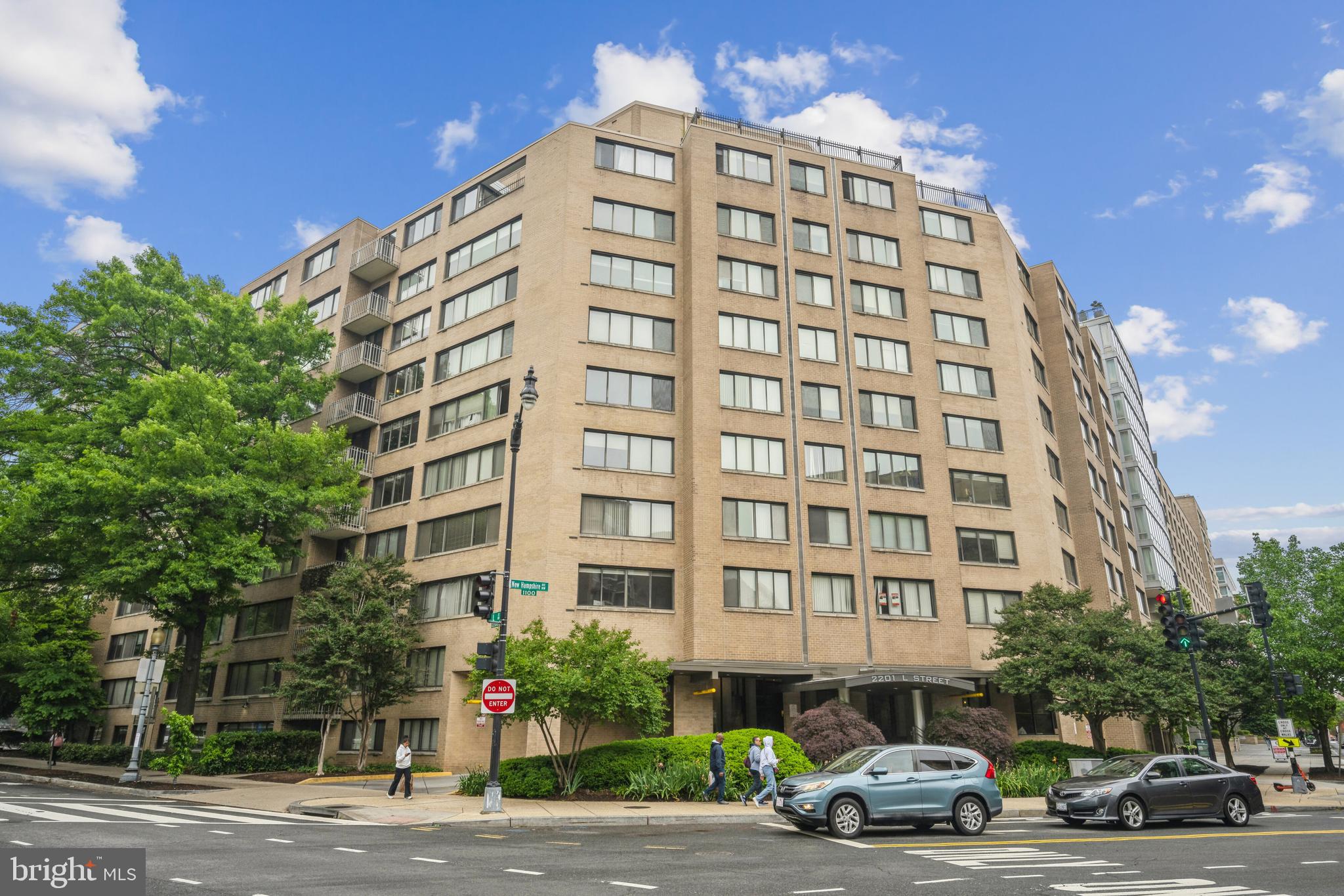 Welcome to this meticulously remodeled studio unit on the 5th floor, facing the front of the building. This fully furnished space showcases a new kitchen featuring stainless steel appliances and quartz countertops, as well as a renovated bathroom. With the addition of two spacious storage areas and elegant white solid oak hardwood floors, this studio offers both practicality and sophistication.
Located in the heart of Downtown DC, adjacent to the Ritz Carlton Hotel, this property provides convenient access to a EQUINOX gym, Whole Foods, coffee shops, restaurants,  World Bank,  IMF and GW Hospital and University.  Moreover, the nearby METRO Station and many bust stops ensure seamless transportation throughout the city. It is a great combination for enjotying city living. 
Enhancing the living experience, the building offers outstanding amenities including a rooftop deck with a pool, 24-hour front desk service new recentlty remodeled comon area and a welcoming lobby.  Available for immediate occupancy.