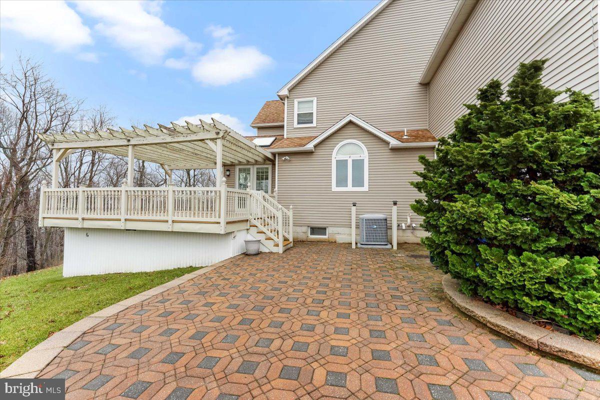 VALLEYBROOKE CHASE - Residential