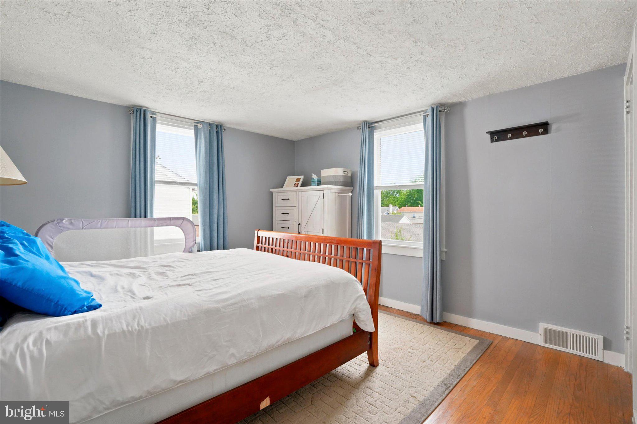 ROSLYN - Residential
