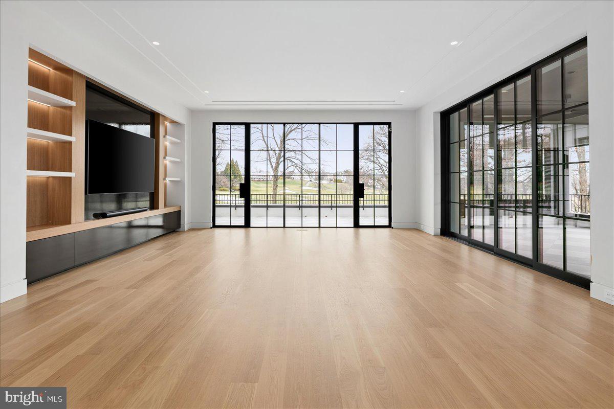 COUNTRY CLUB HILLS - Residential