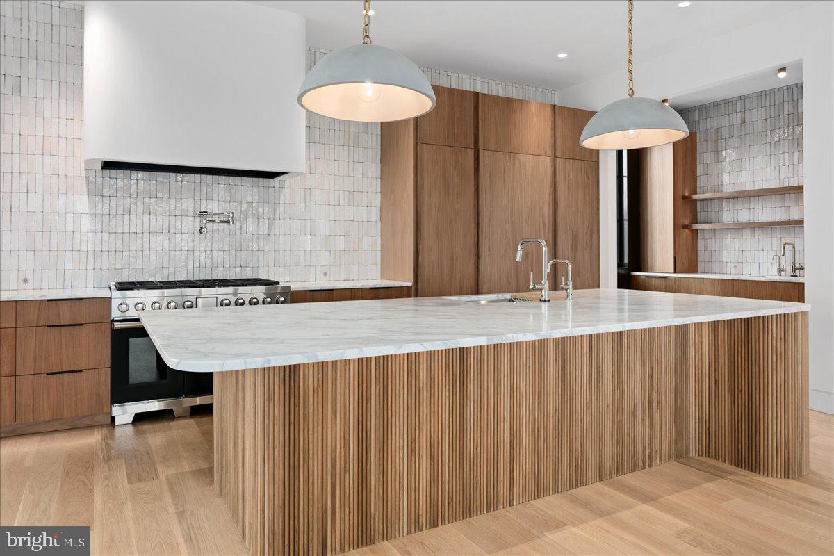 COUNTRY CLUB HILLS - Residential