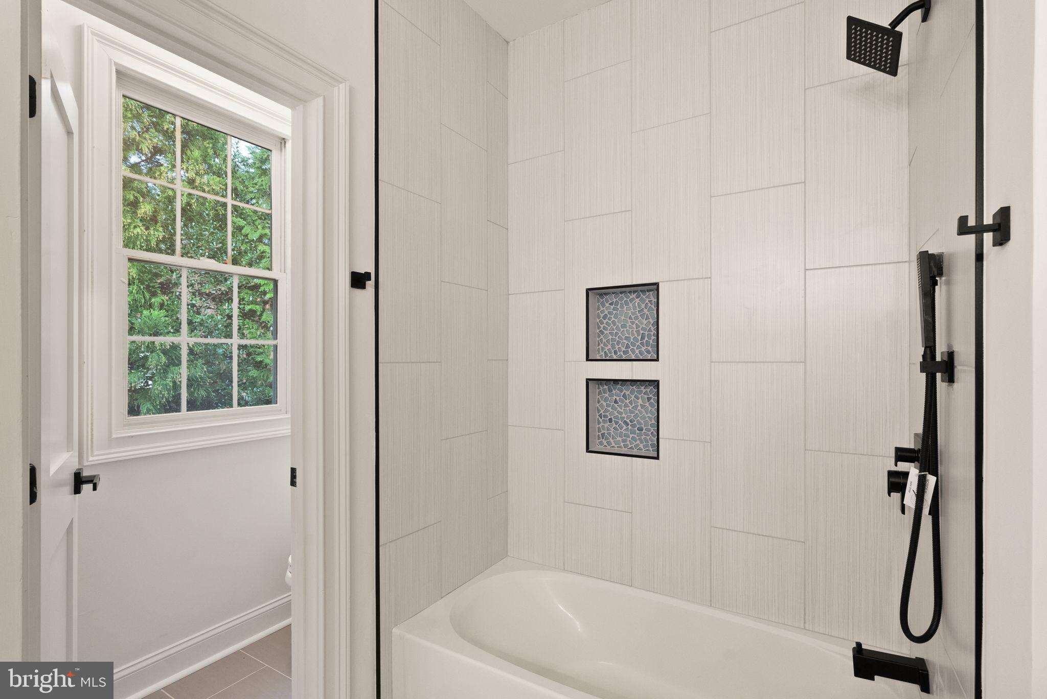 ROCK CREEK KNOLLS - Residential