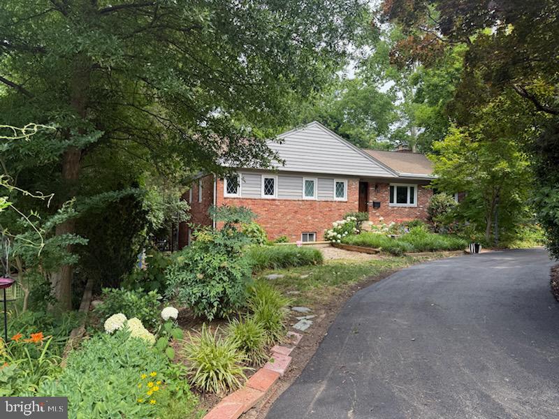 LAKE BARCROFT - Residential