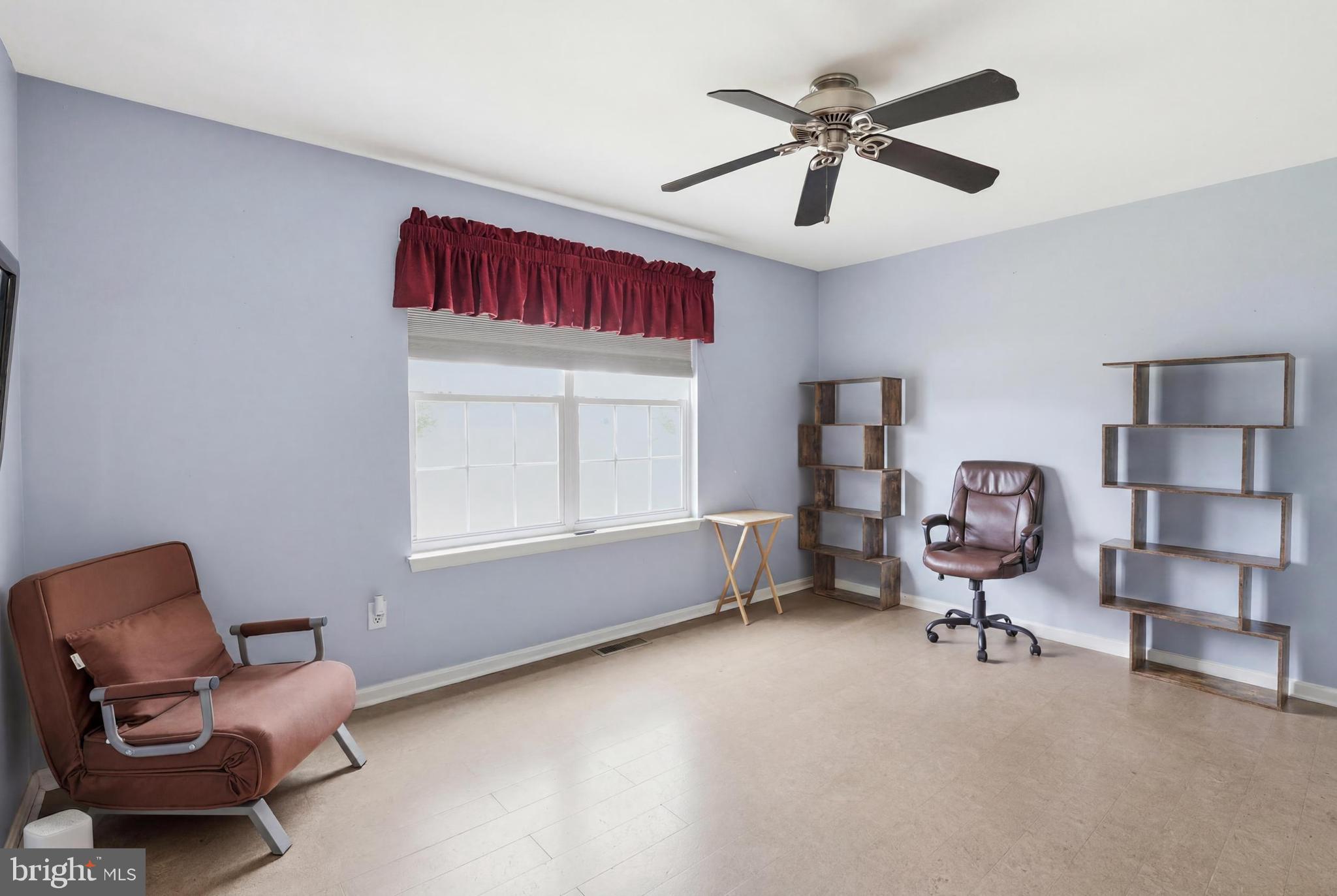 KNOTTS LANDING - Residential