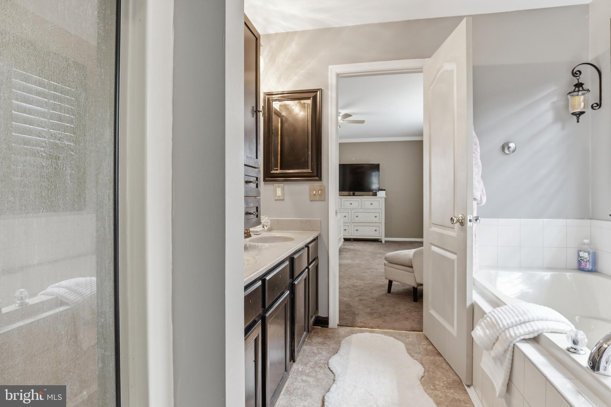 KNOTTS LANDING - Residential